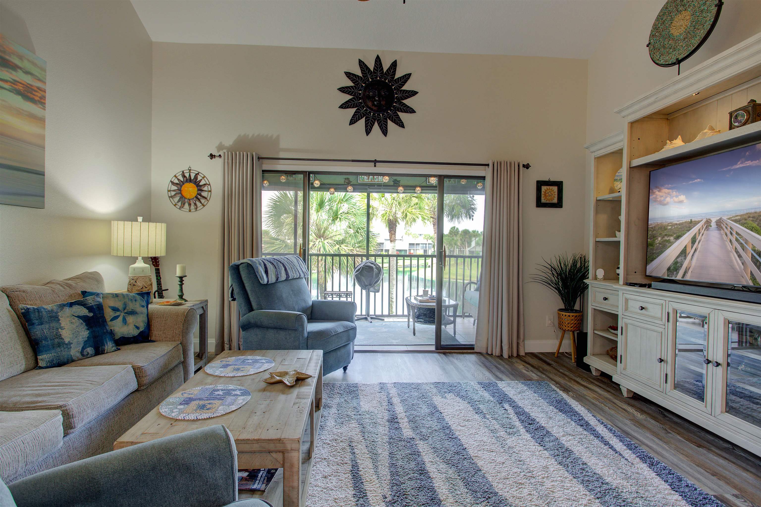 Image 4 of 51 For 48 Village Del Lago Cir  48