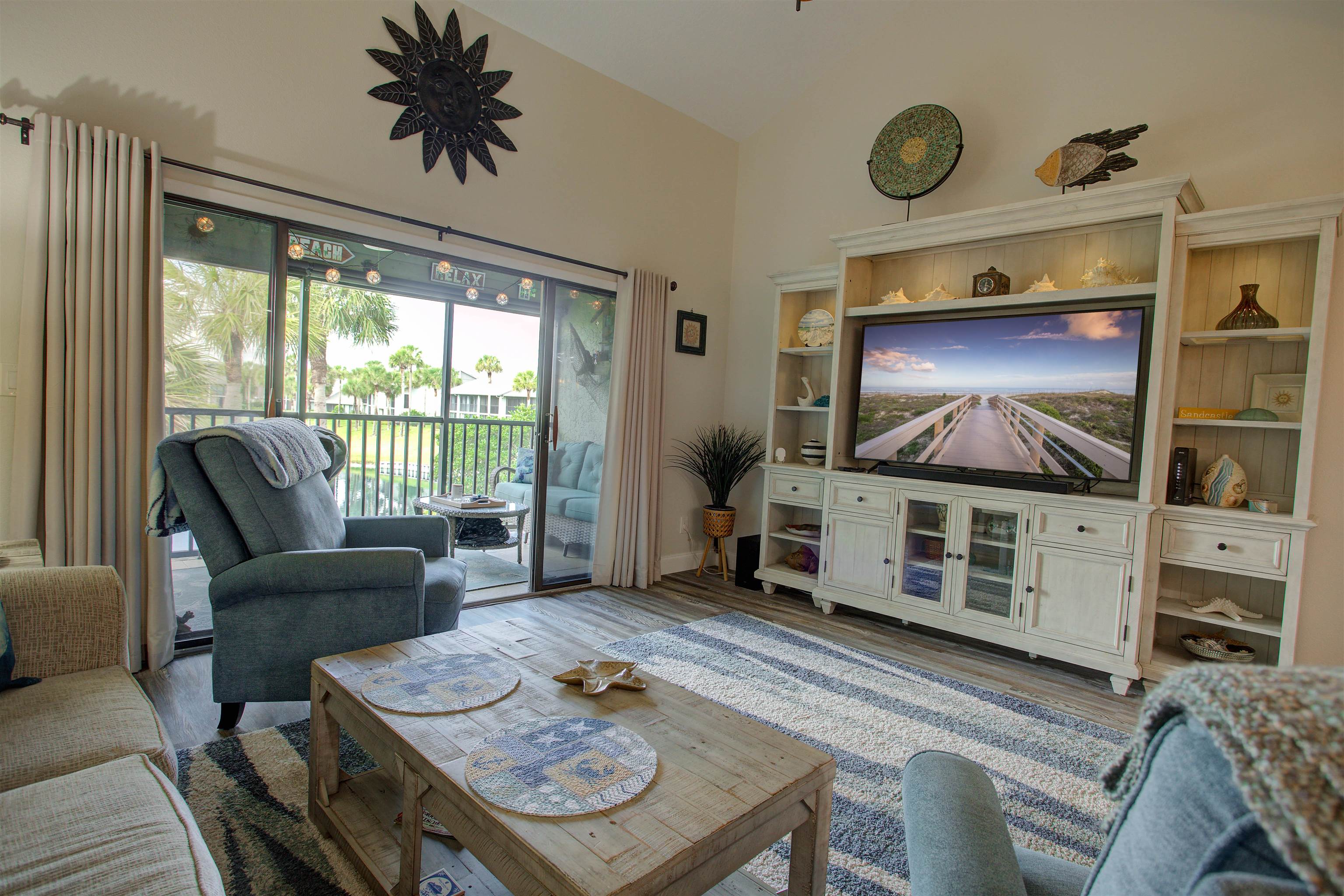 Image 5 of 51 For 48 Village Del Lago Cir  48