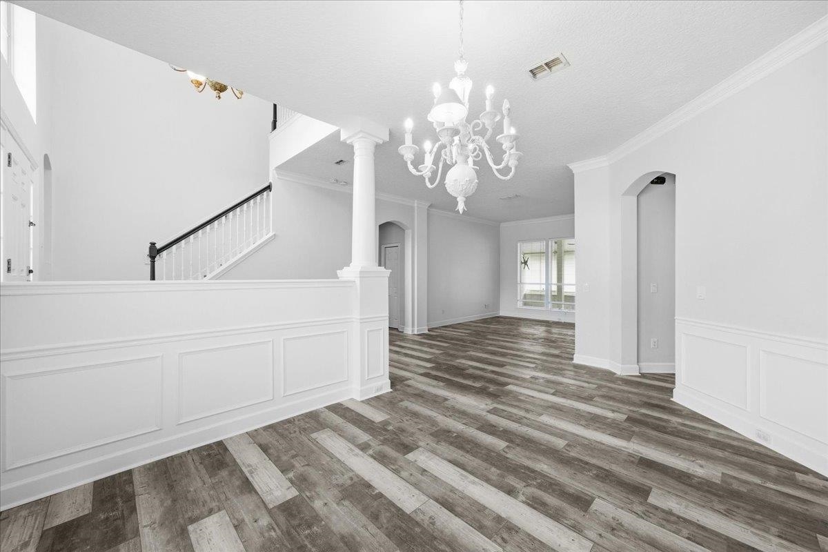 Image 10 of 68 For 605 Timber Pond Dr