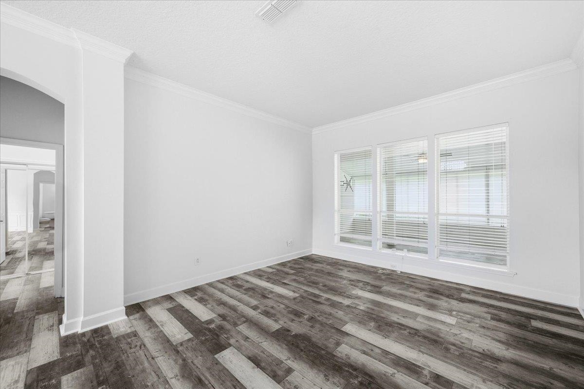 Image 11 of 68 For 605 Timber Pond Dr