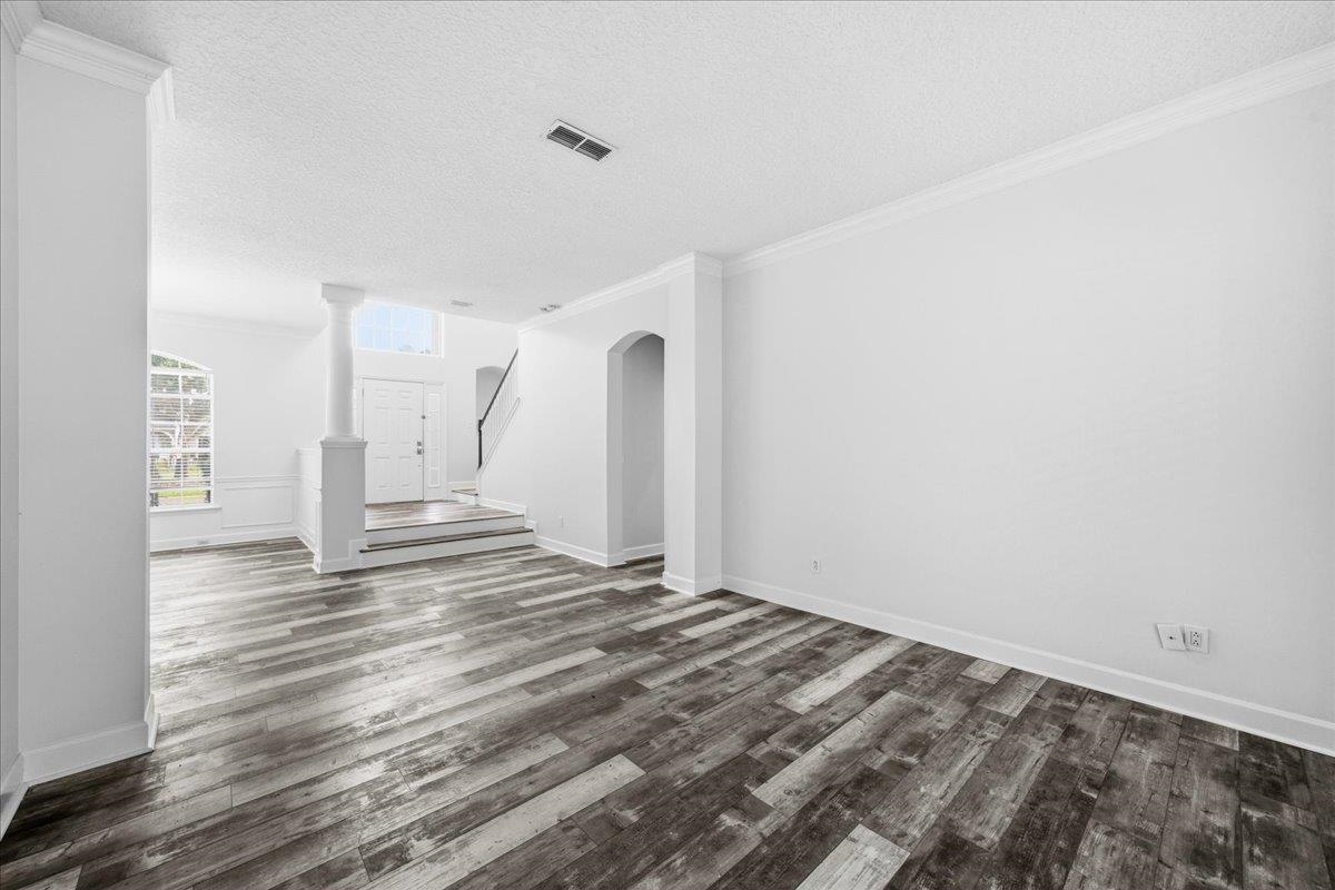 Image 13 of 68 For 605 Timber Pond Dr