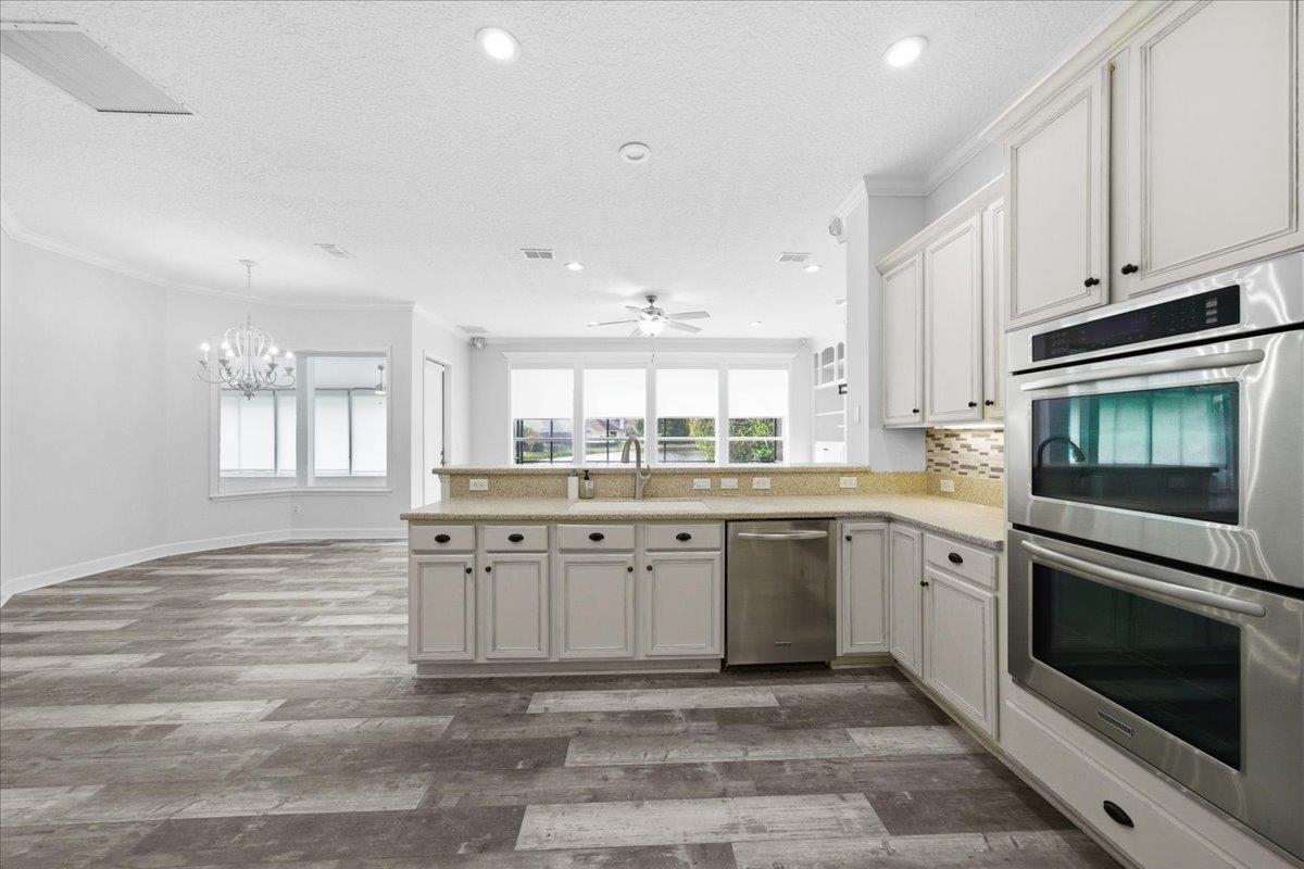 Image 18 of 68 For 605 Timber Pond Dr