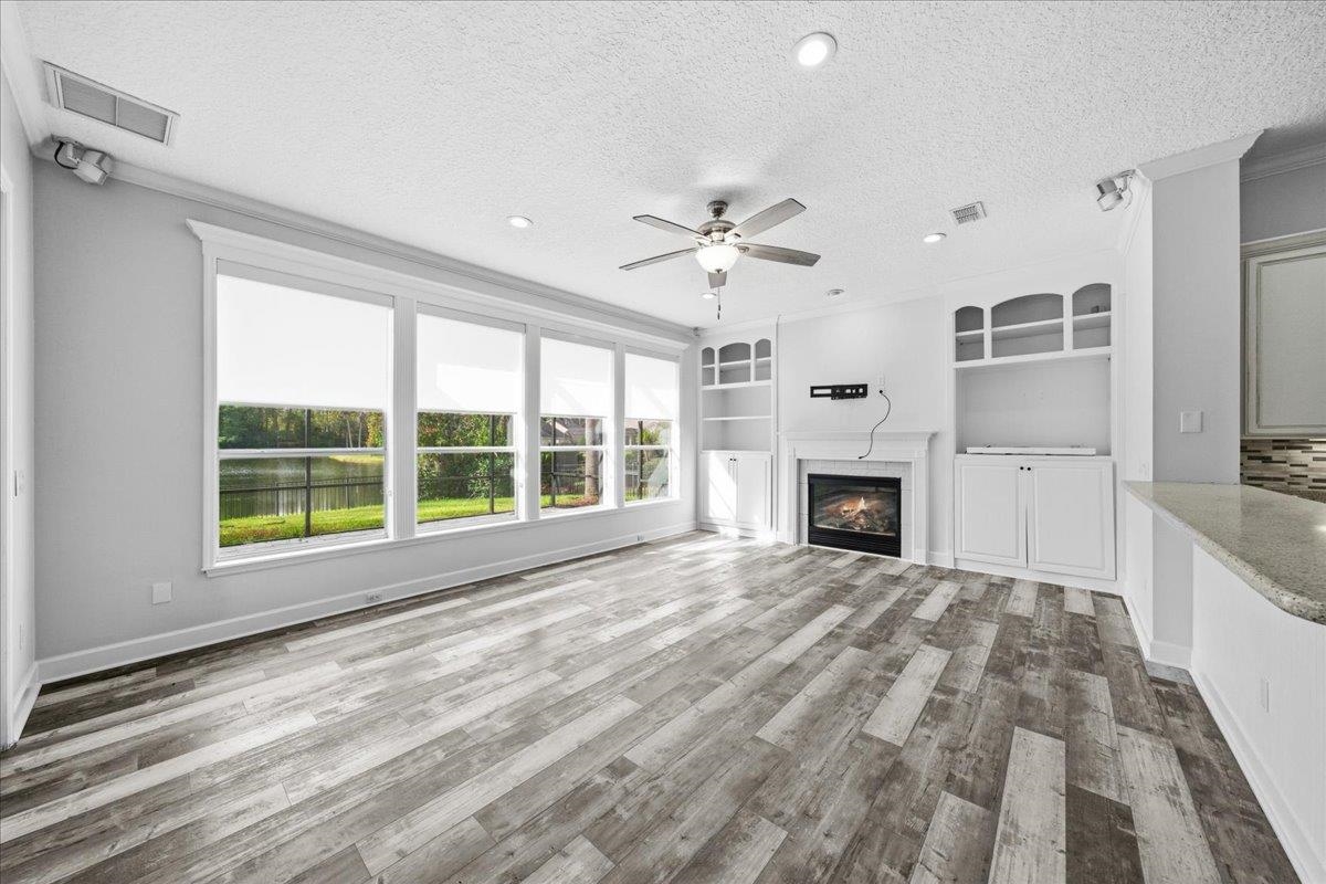 Image 21 of 68 For 605 Timber Pond Dr