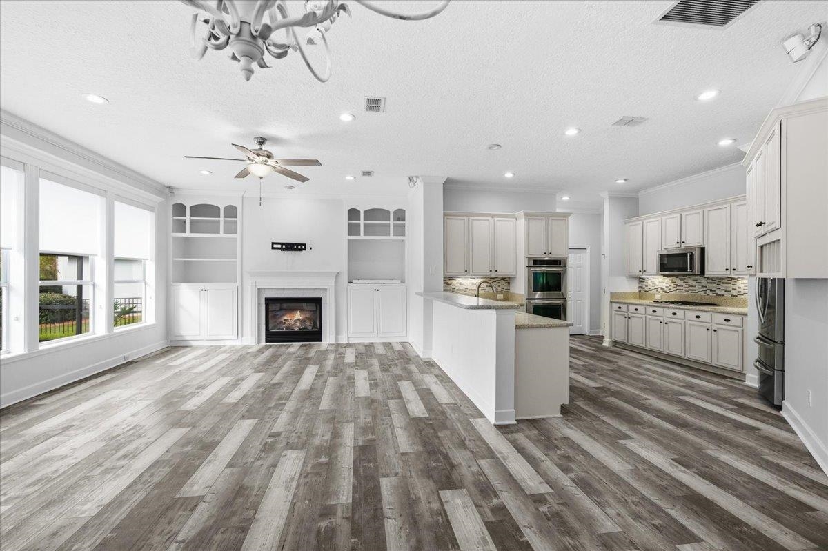 Image 24 of 68 For 605 Timber Pond Dr