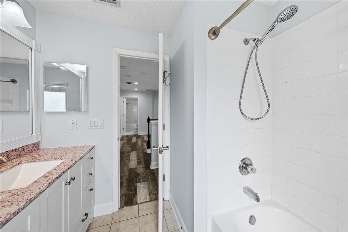 Image 37 of 68 For 605 Timber Pond Dr