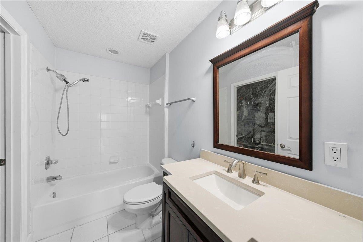 Image 38 of 68 For 605 Timber Pond Dr