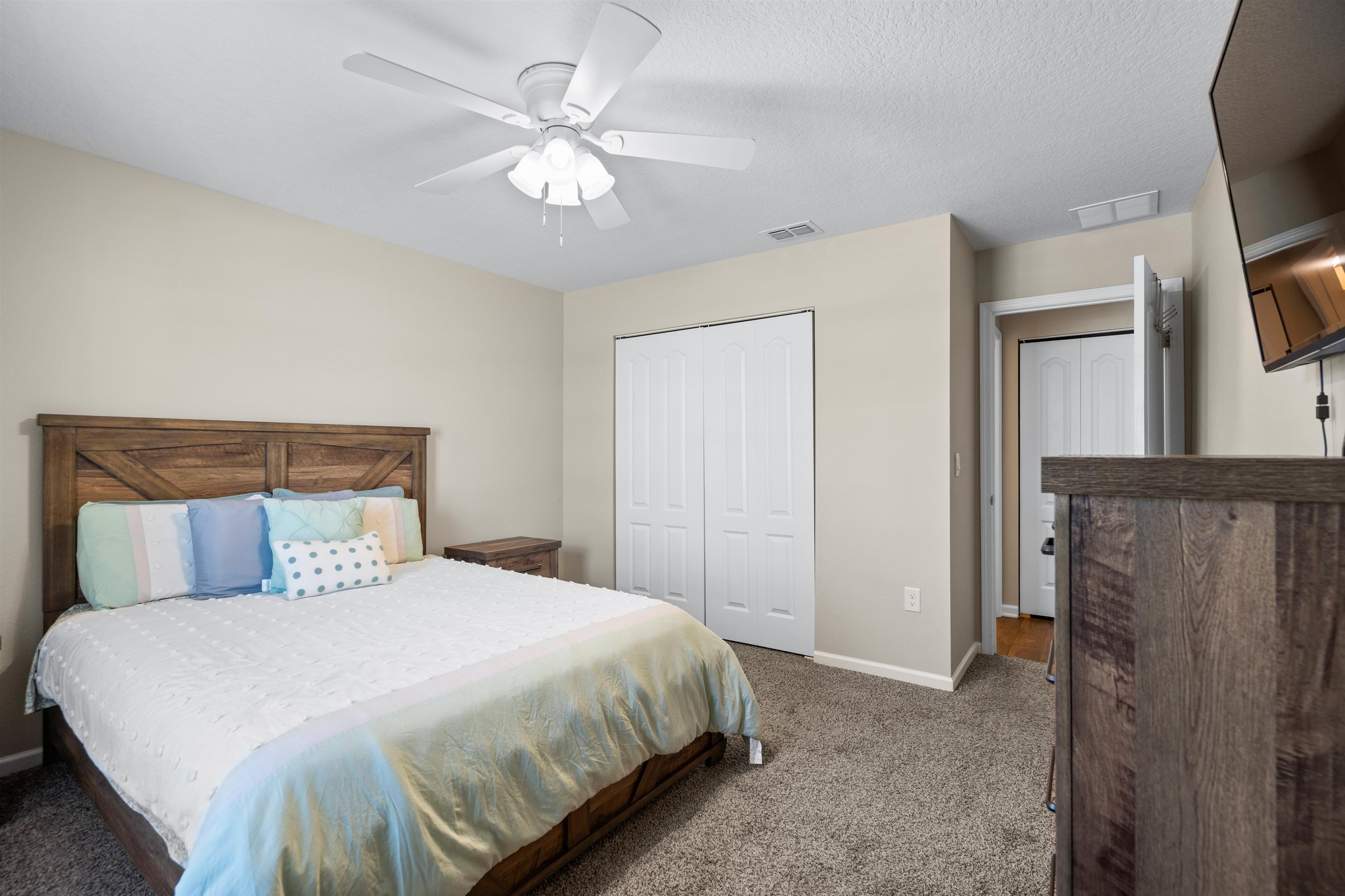 Image 20 of 26 For 408 Falcon Ridge Road