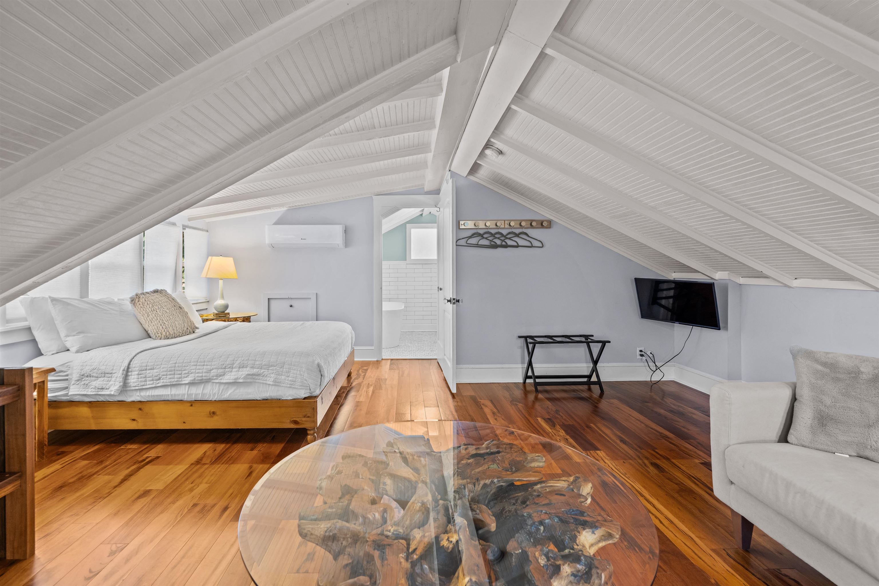 Image 32 of 55 For 8 Park Ave  