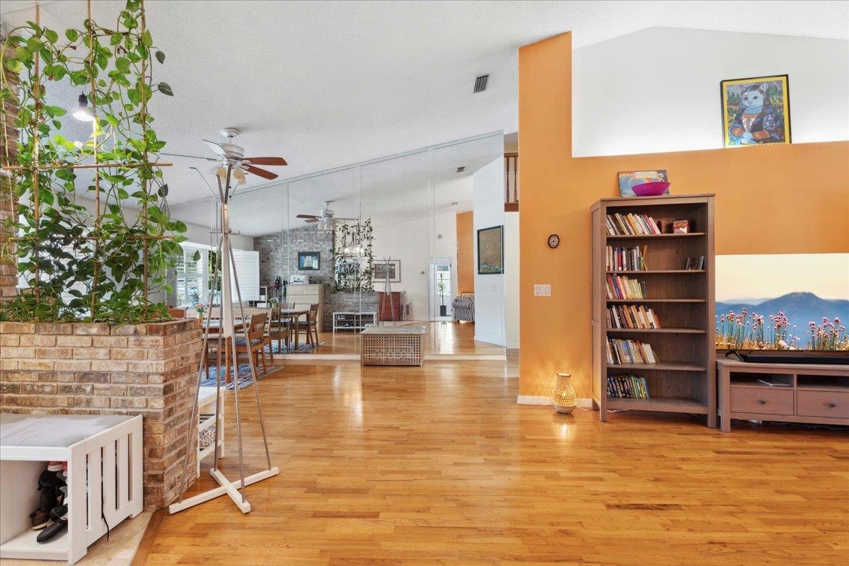 Image 10 of 81 For 22 Woodston Lane