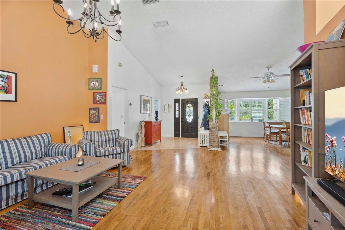 Image 11 of 81 For 22 Woodston Lane