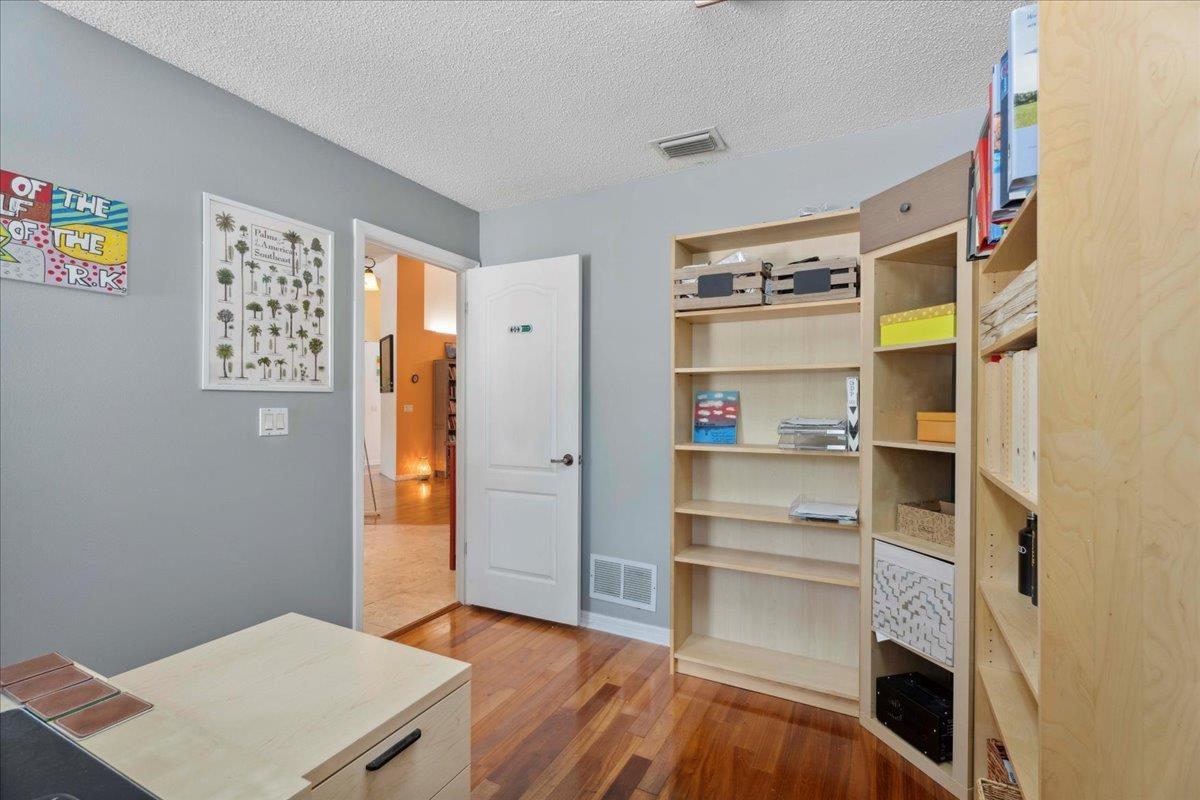 Image 28 of 81 For 22 Woodston Lane