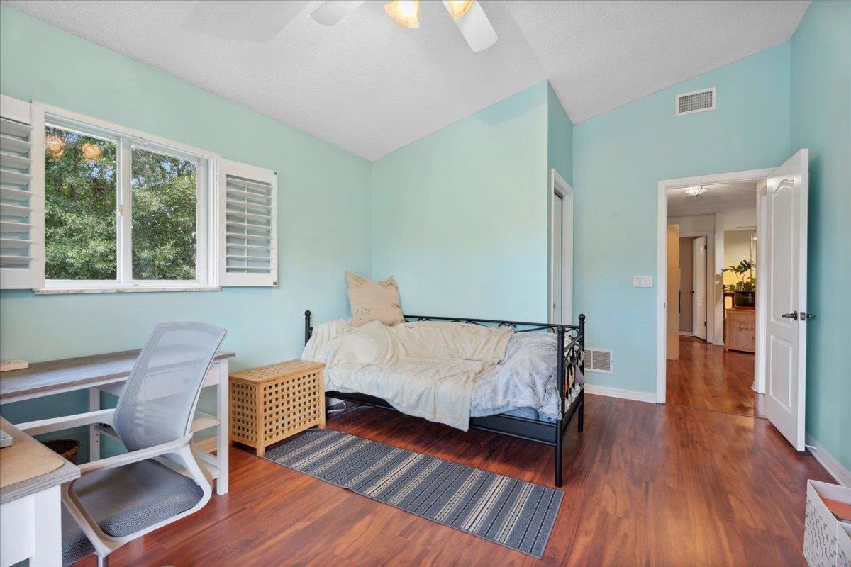 Image 41 of 81 For 22 Woodston Lane