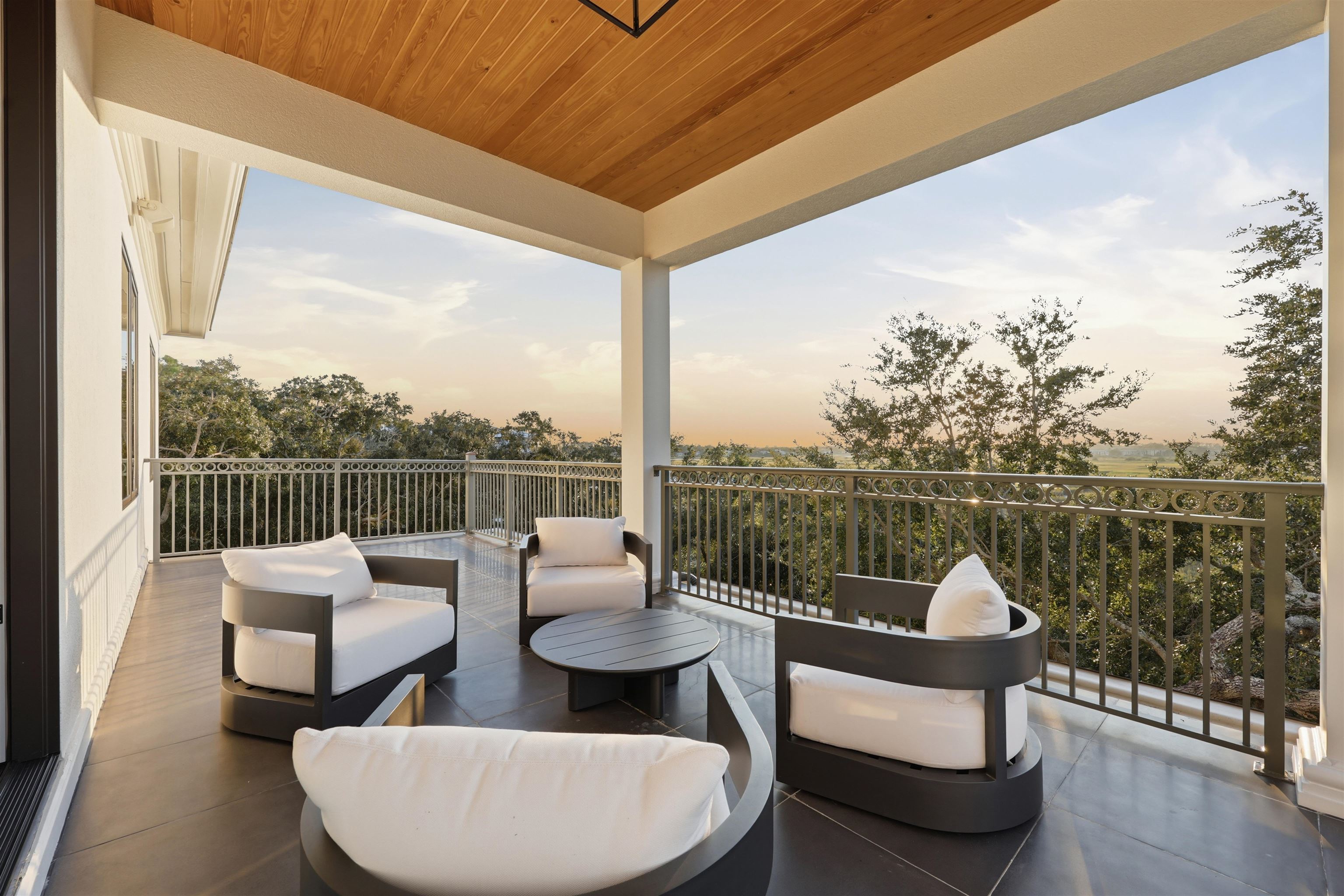 Image 11 of 99 For 3418 Lands End Dr