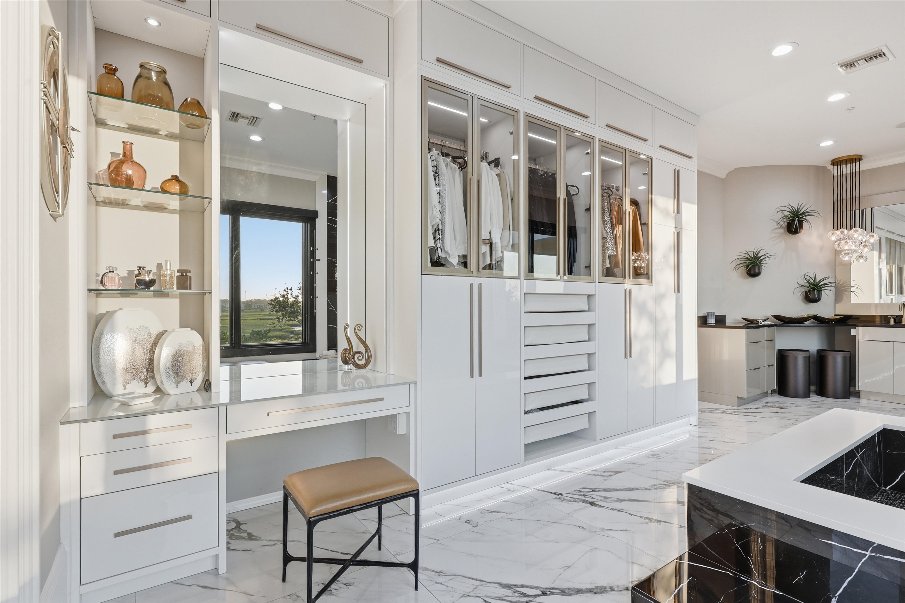 Image 14 of 99 For 3418 Lands End Dr