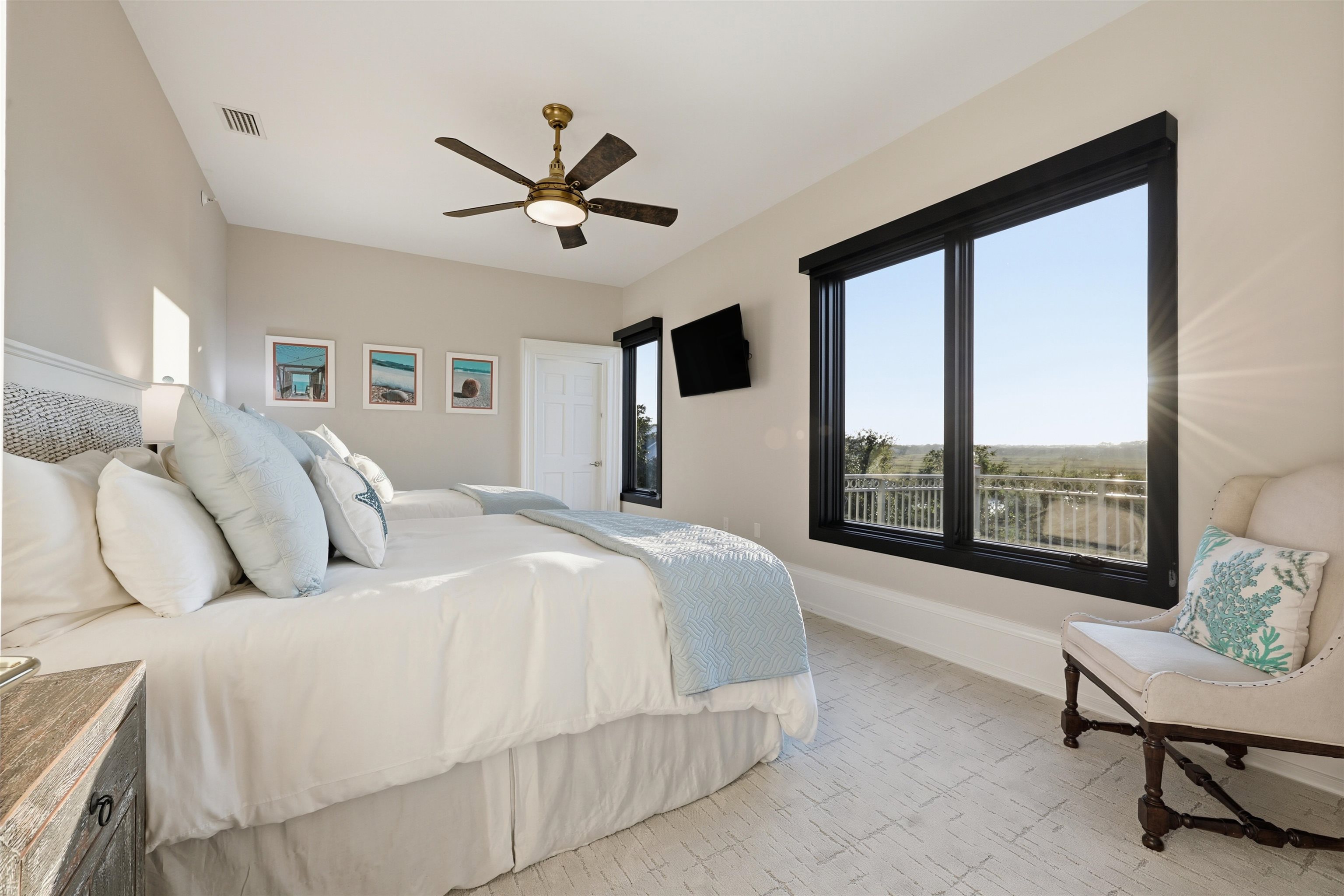 Image 16 of 99 For 3418 Lands End Dr