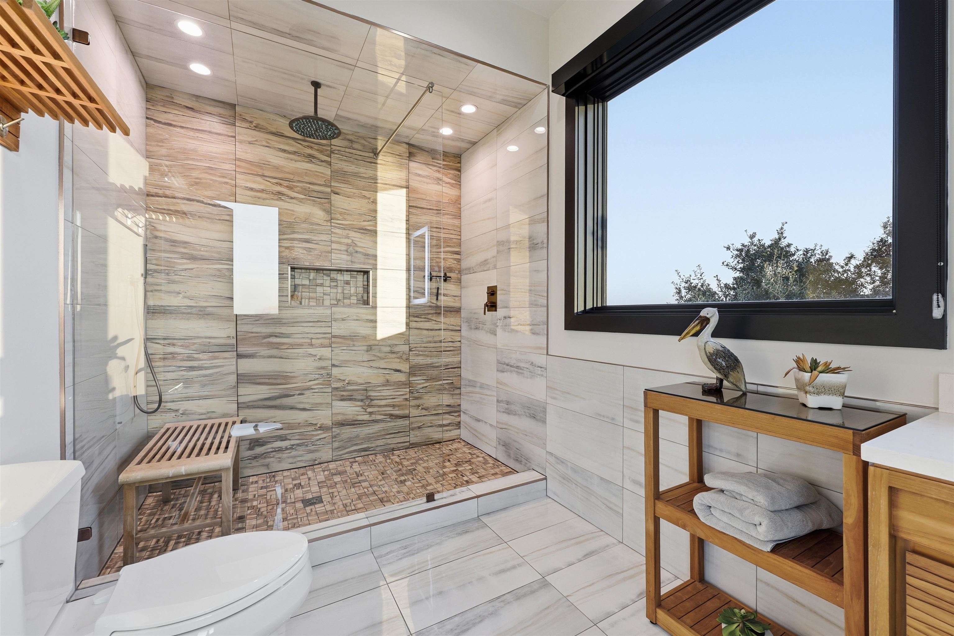 Image 17 of 99 For 3418 Lands End Dr