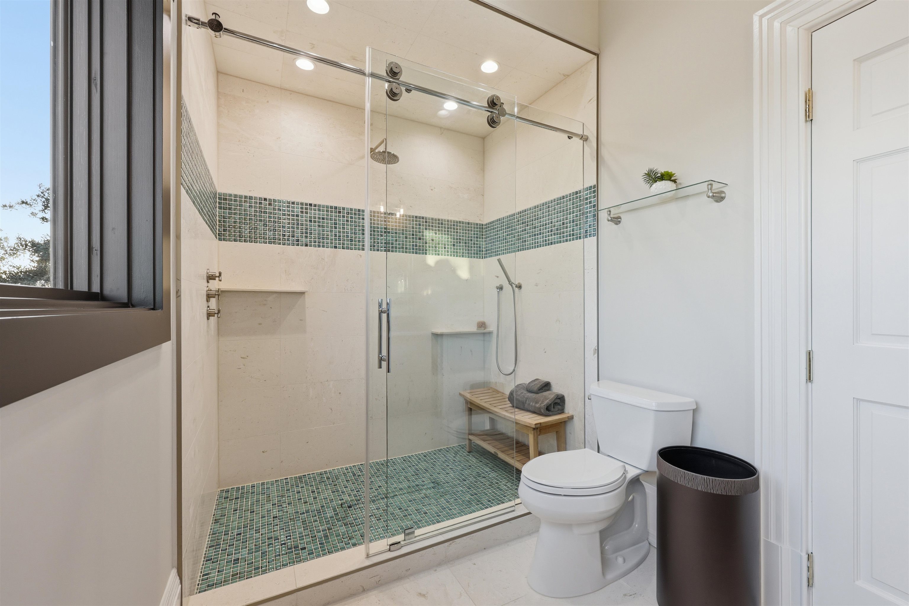 Image 19 of 99 For 3418 Lands End Dr