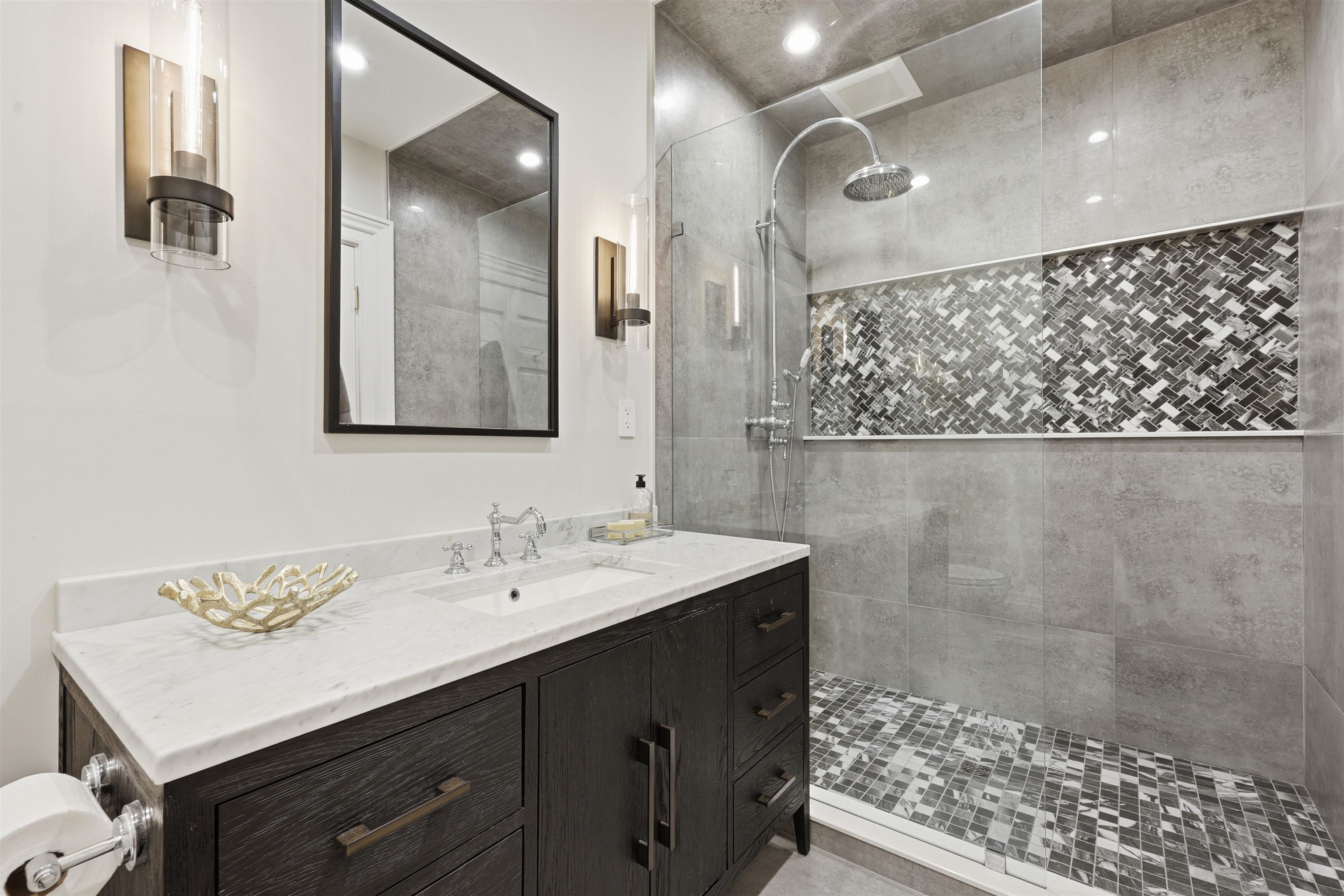 Image 22 of 99 For 3418 Lands End Dr