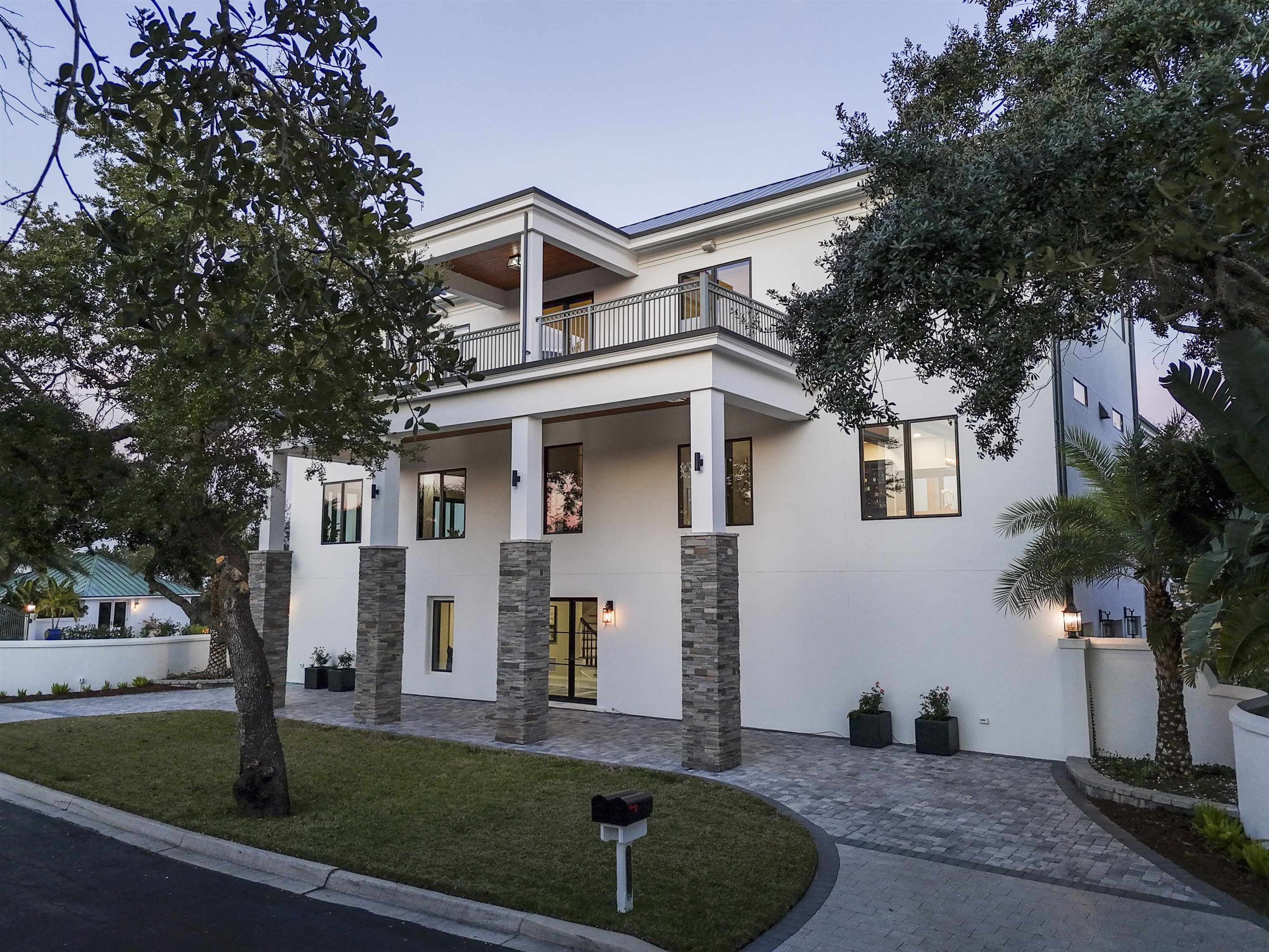 Image 47 of 99 For 3418 Lands End Dr