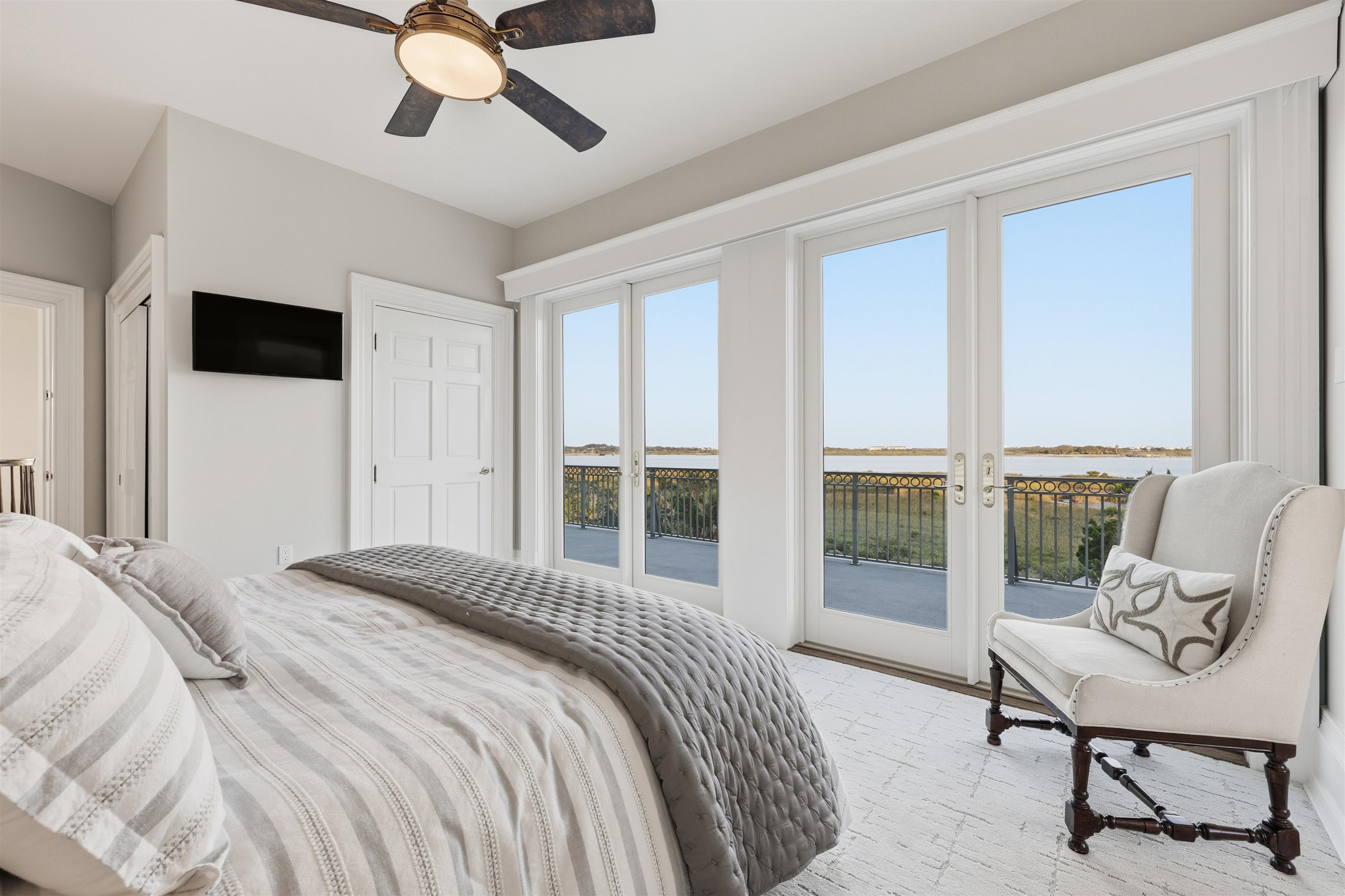 Image 74 of 99 For 3418 Lands End Dr