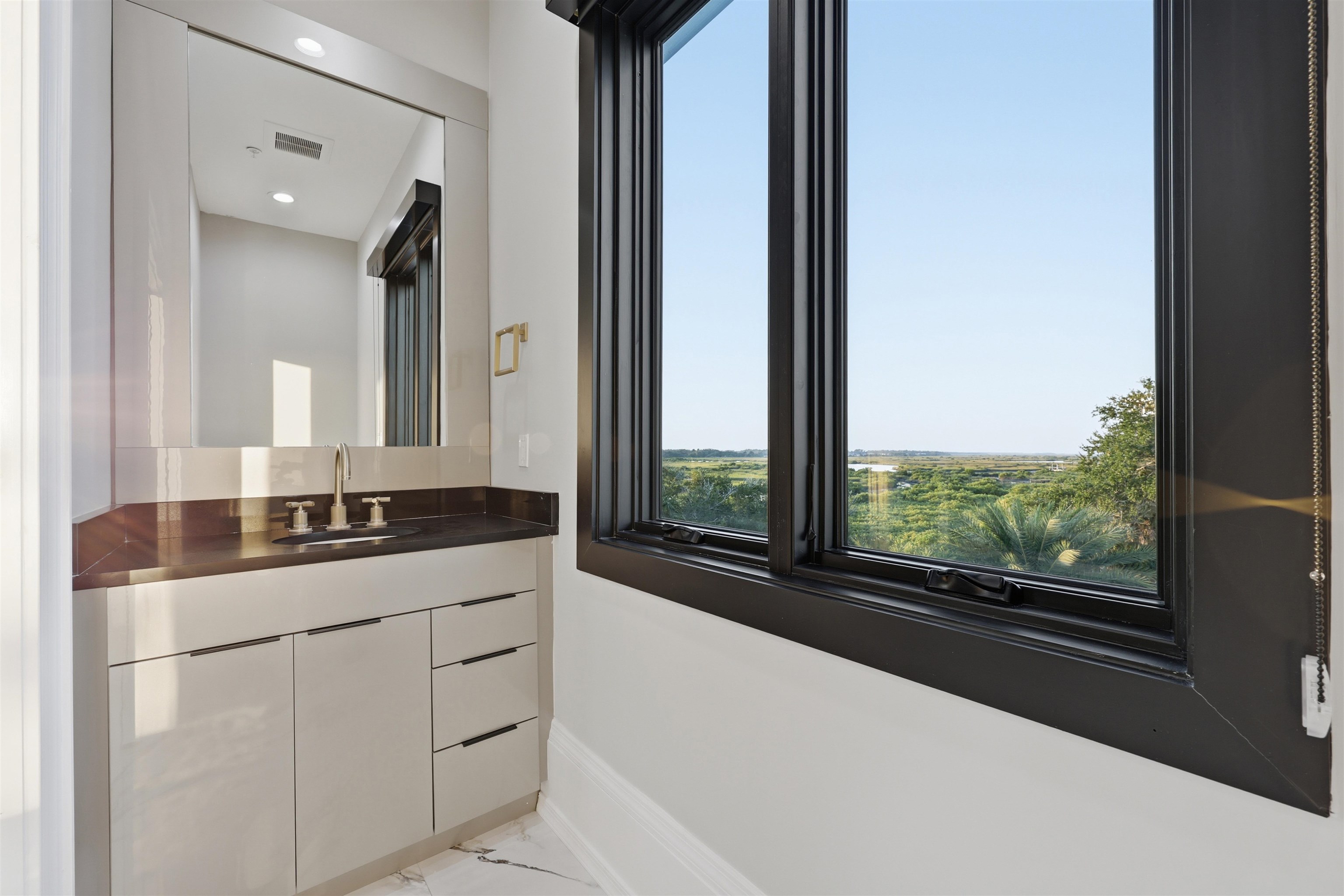 Image 80 of 99 For 3418 Lands End Dr