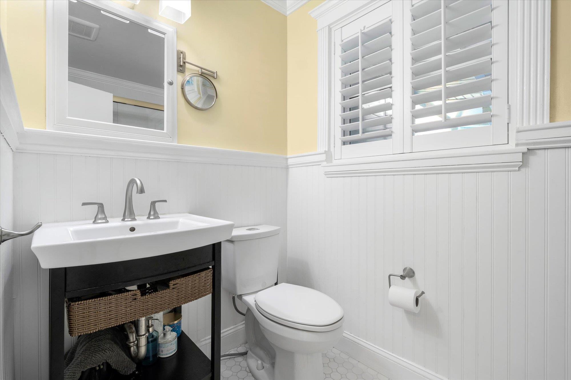 Image 16 of 39 For 3 Madeira Dr