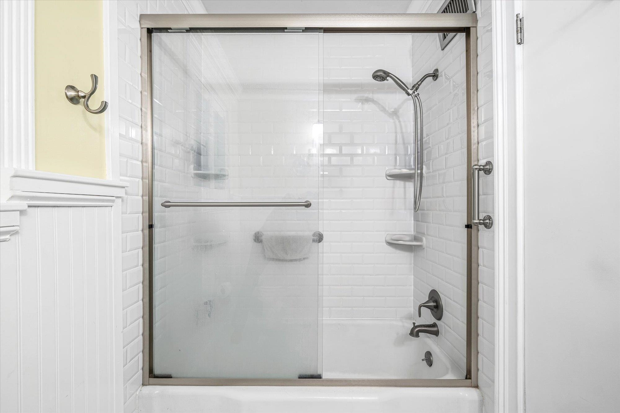 Image 17 of 39 For 3 Madeira Dr