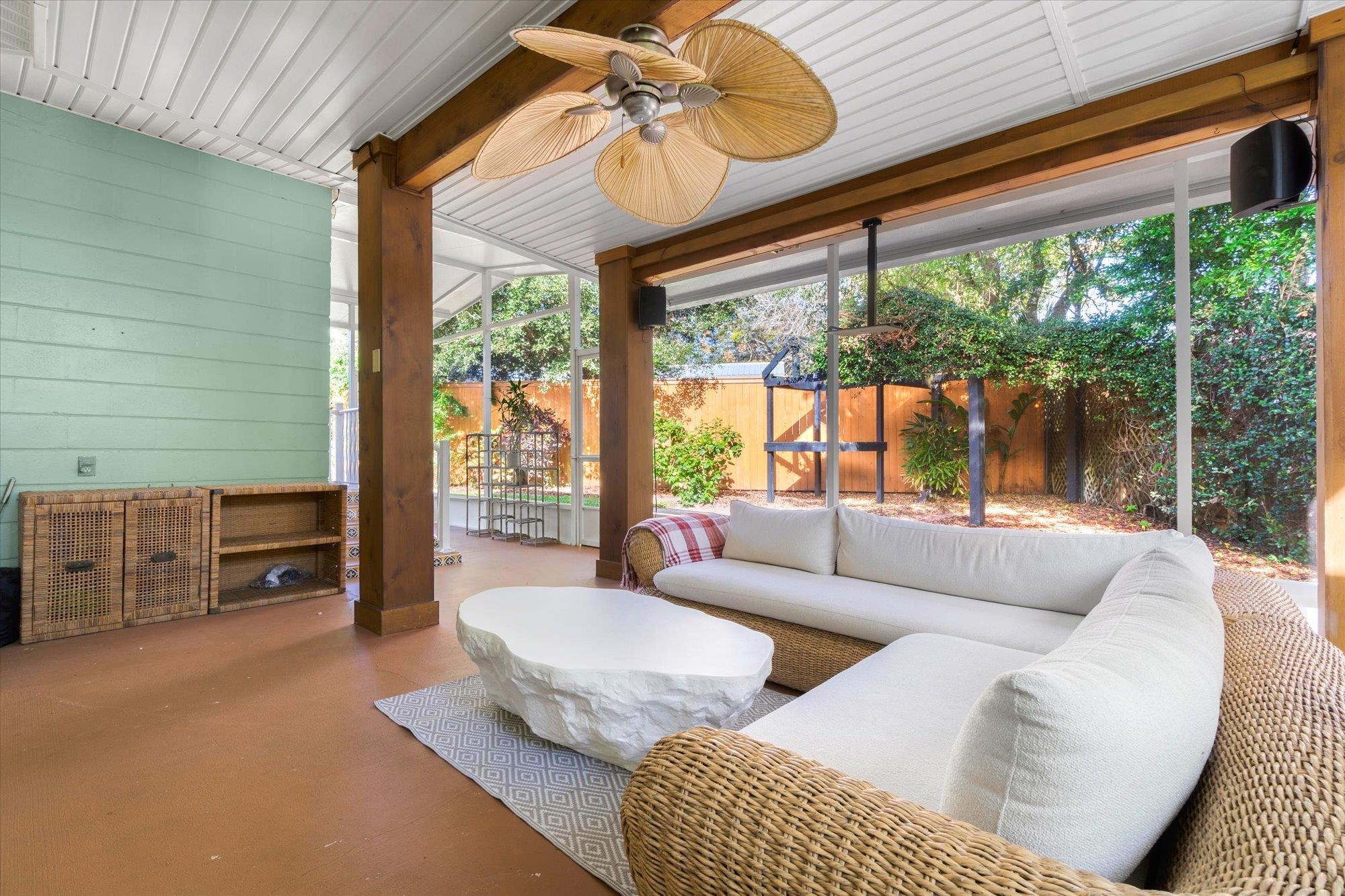 Image 21 of 39 For 3 Madeira Dr