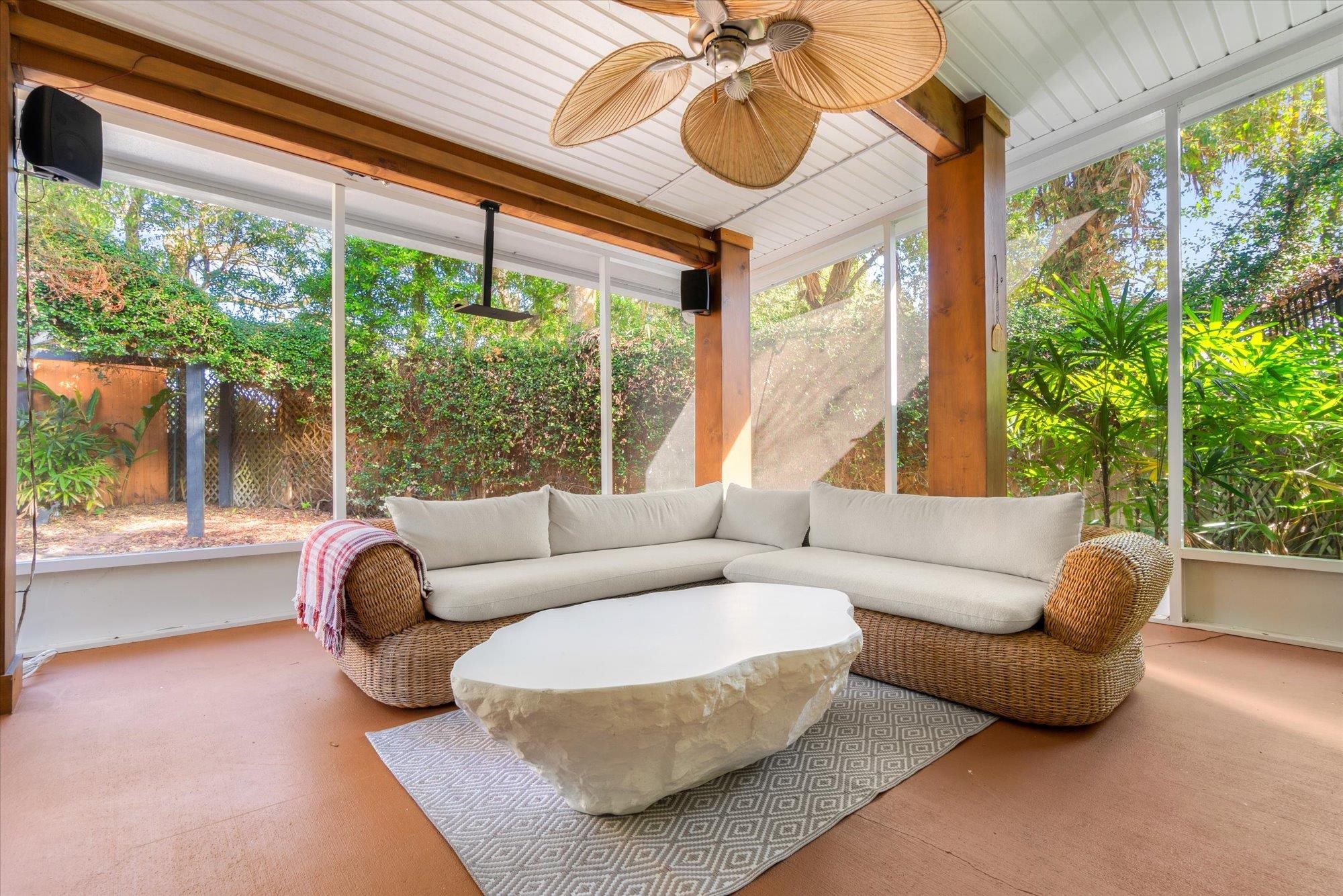 Image 22 of 39 For 3 Madeira Dr