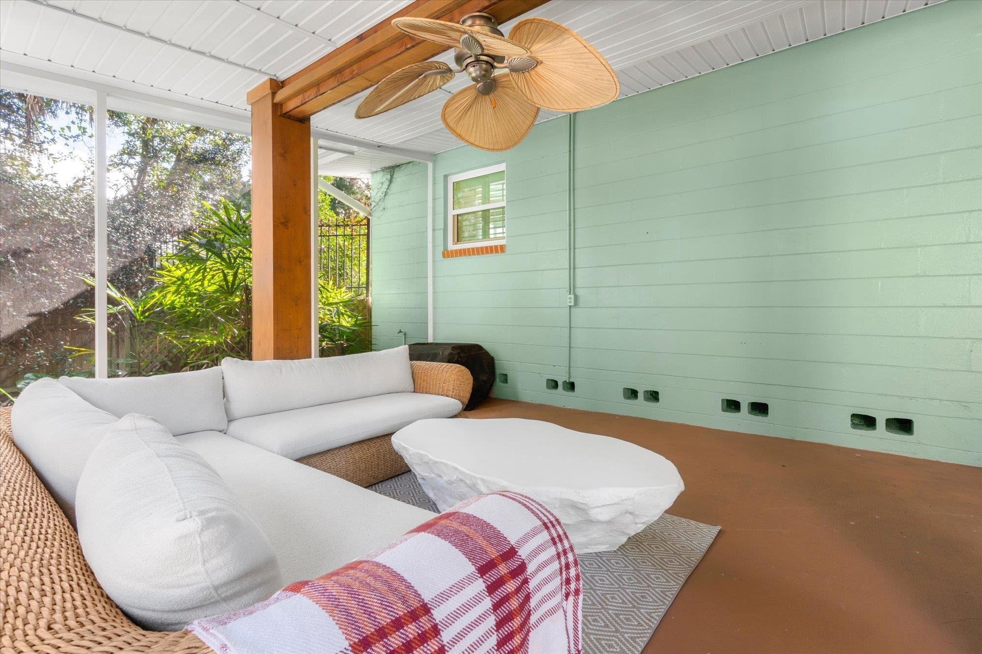 Image 23 of 39 For 3 Madeira Dr