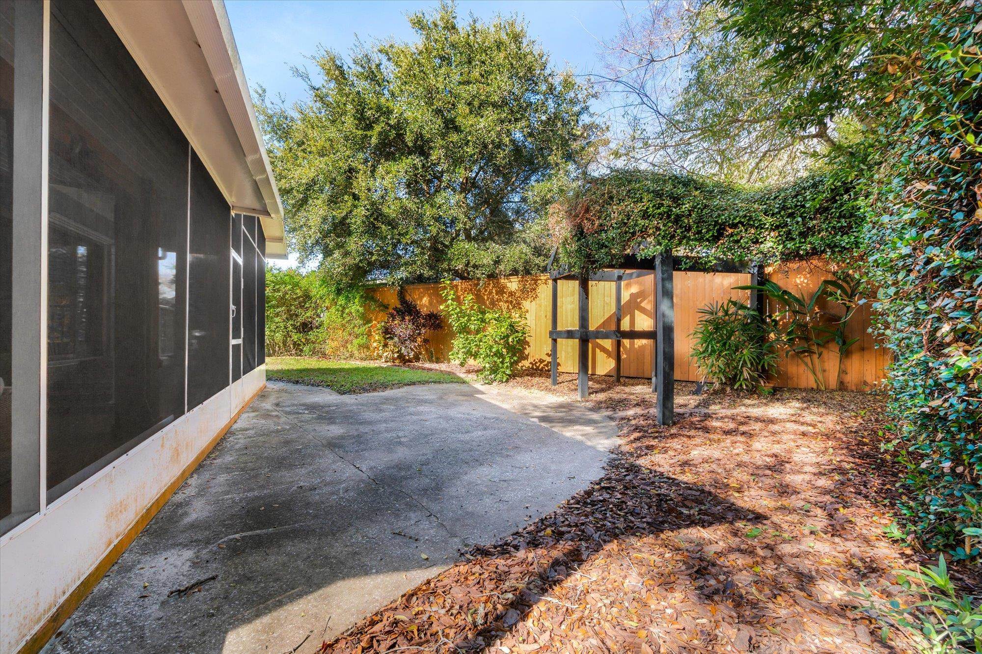 Image 24 of 39 For 3 Madeira Dr