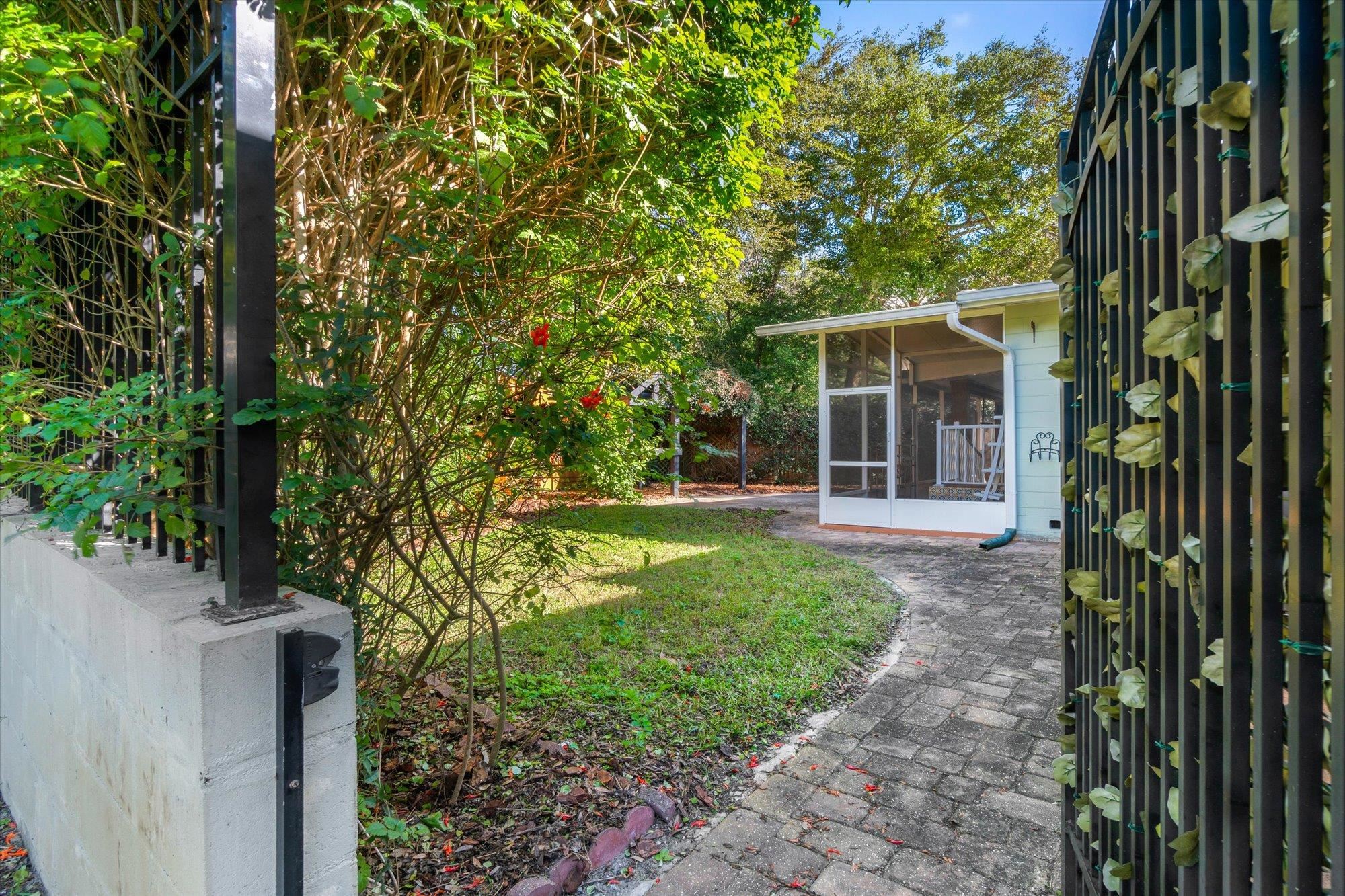 Image 27 of 39 For 3 Madeira Dr