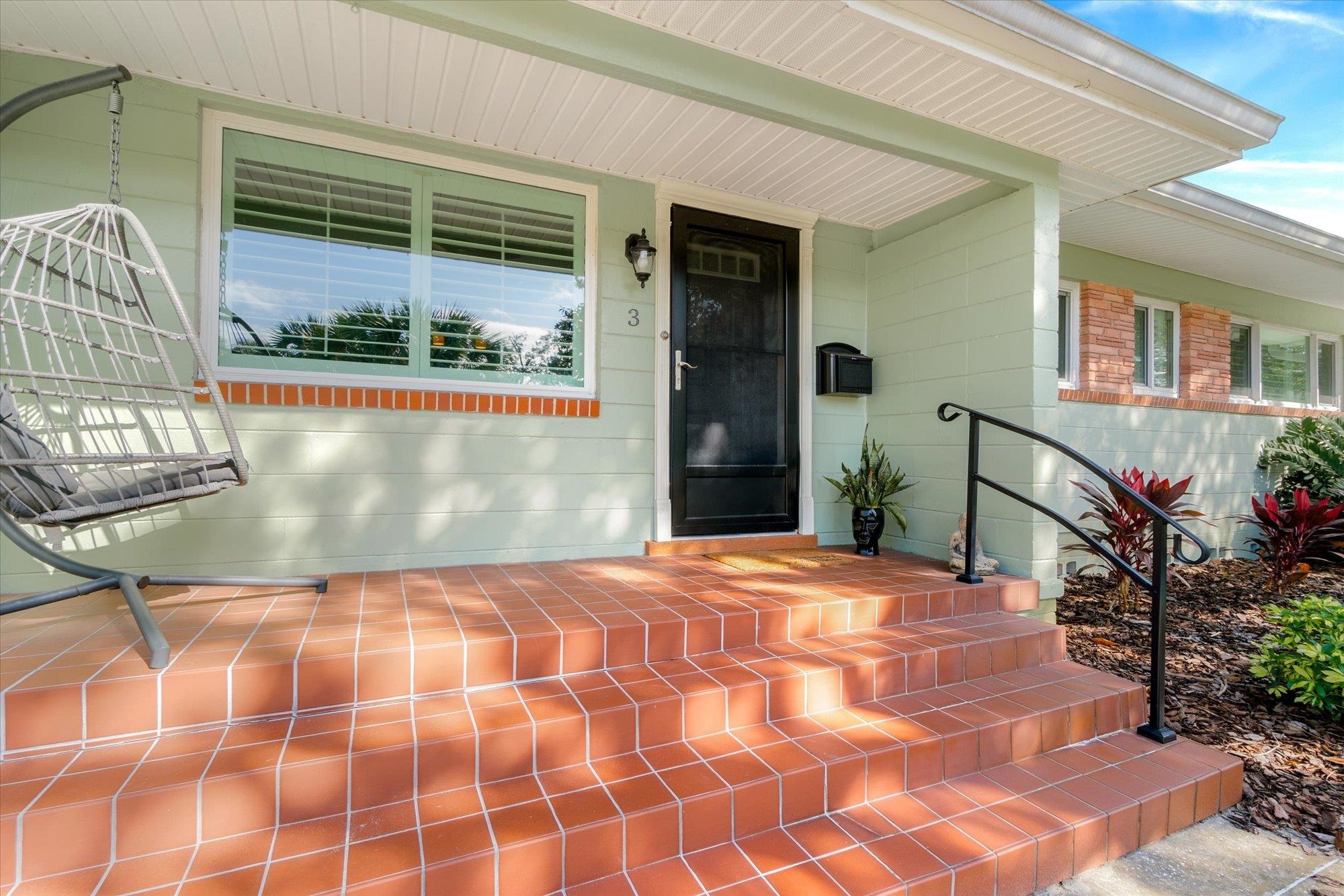 Image 31 of 39 For 3 Madeira Dr