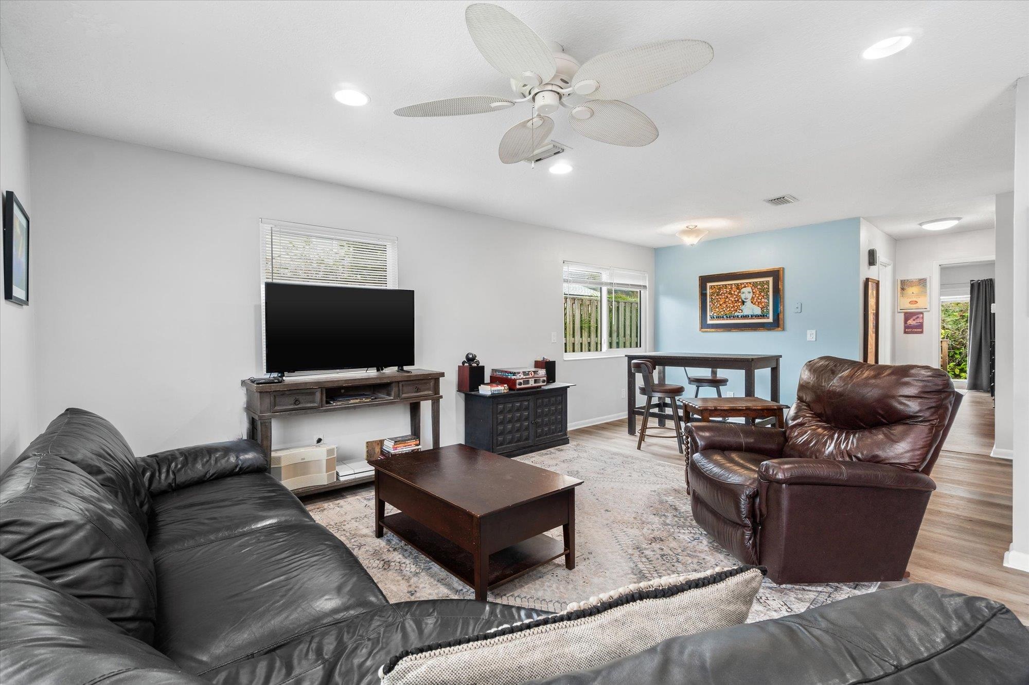 Image 19 of 35 For 216 9th St  