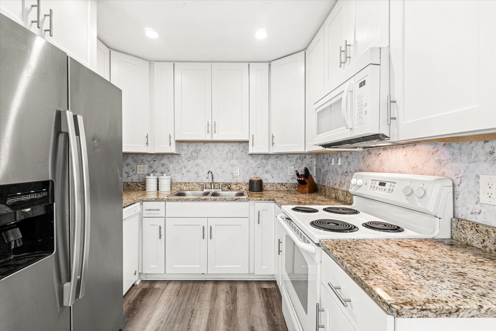 Image 23 of 35 For 216 9th St  