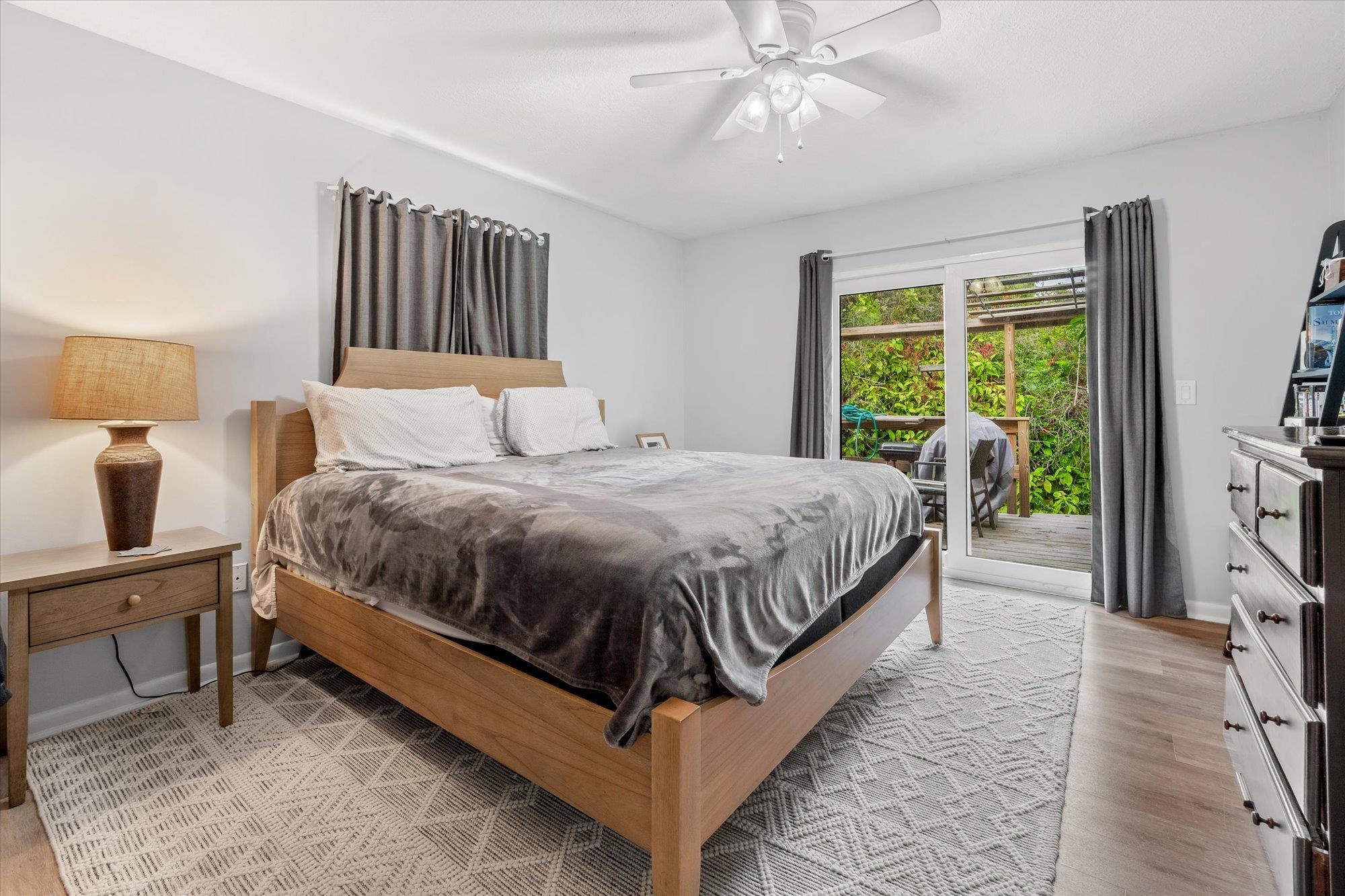 Image 24 of 35 For 216 9th St  