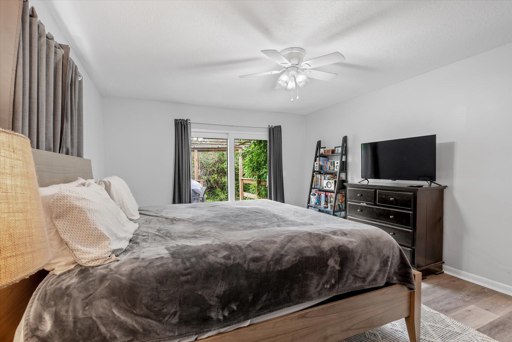 Image 25 of 35 For 216 9th St  