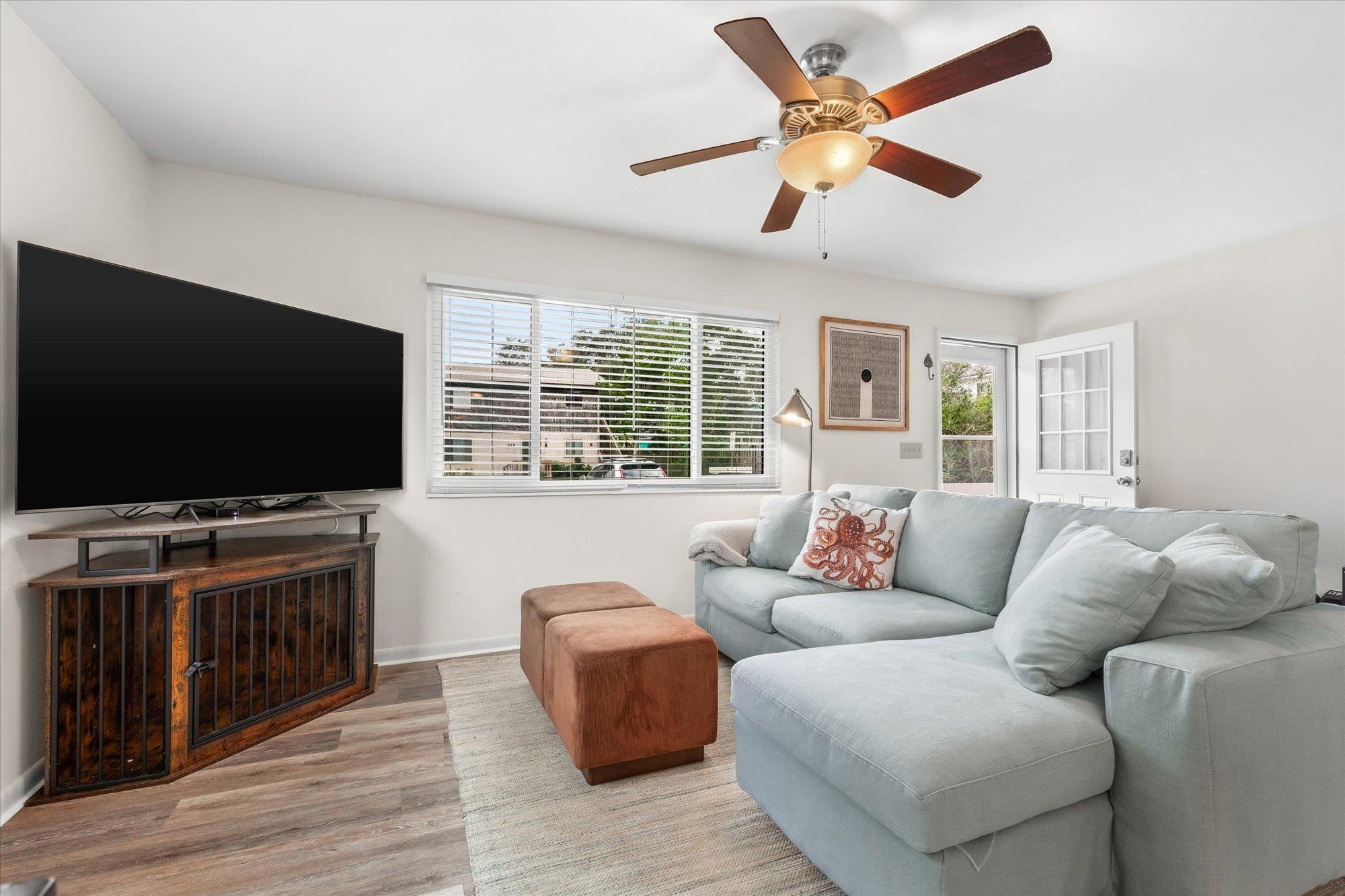 Image 4 of 35 For 216 9th St  