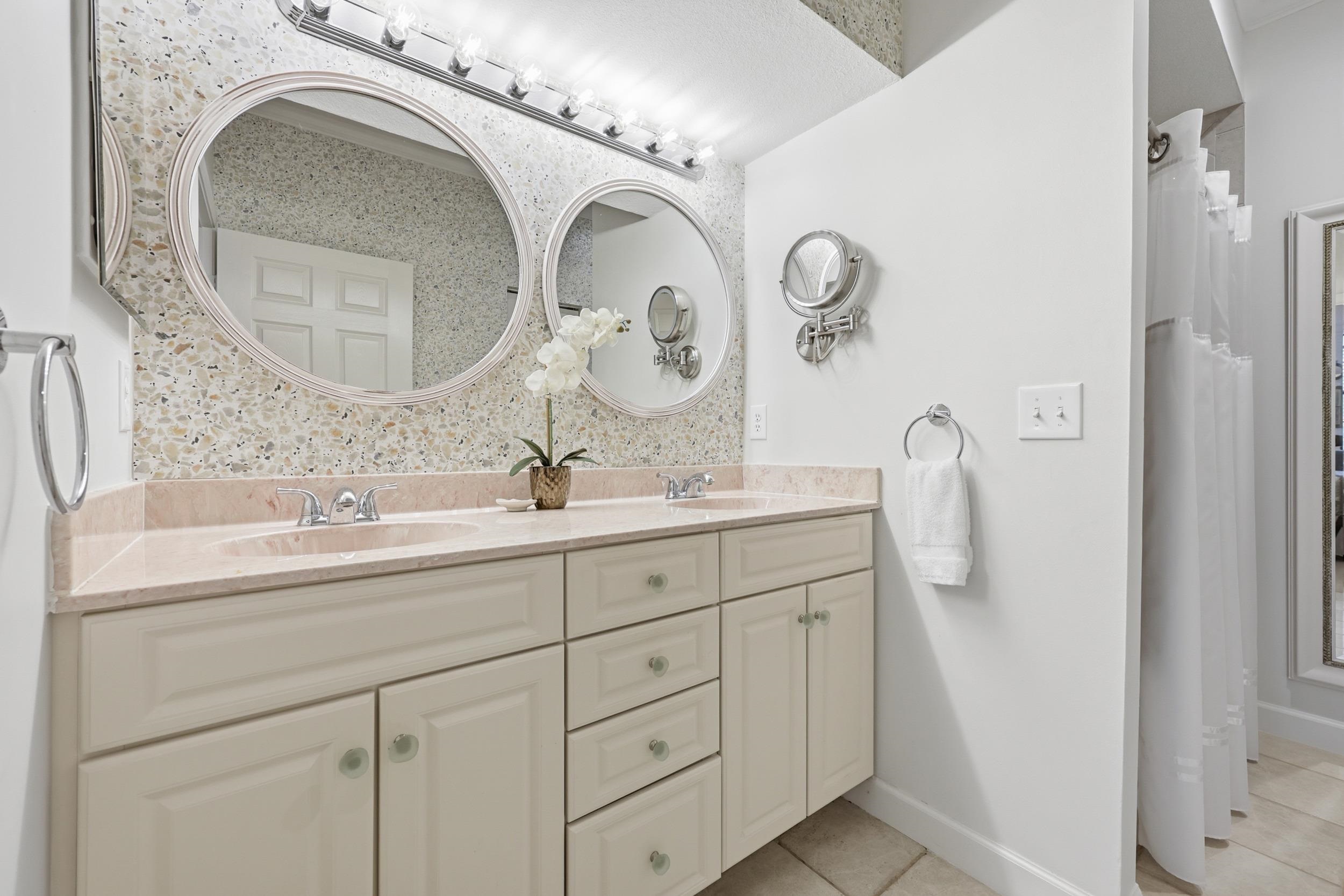 Image 16 of 76 For 1825 Vista Cove Rd