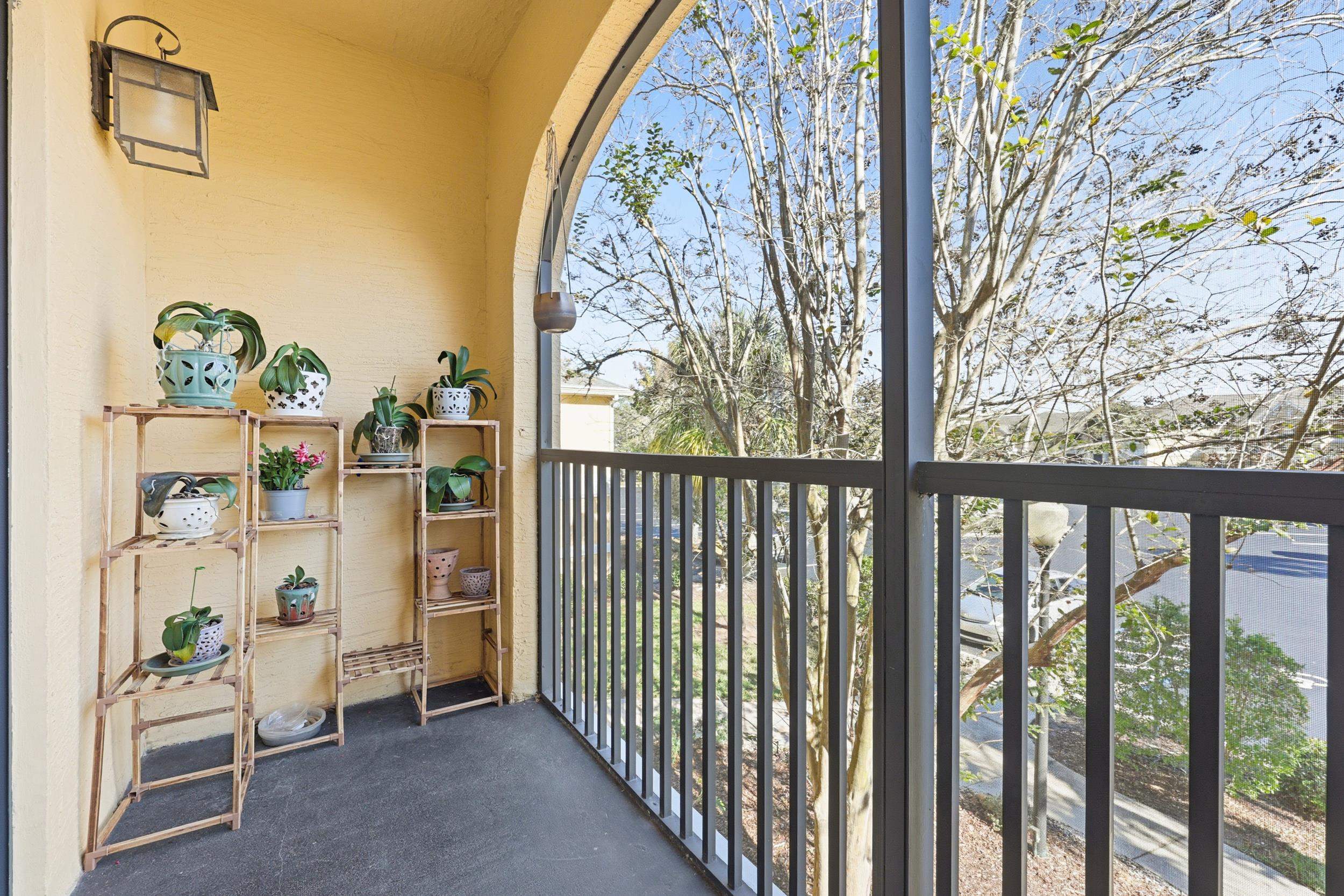 Image 22 of 76 For 1825 Vista Cove Rd