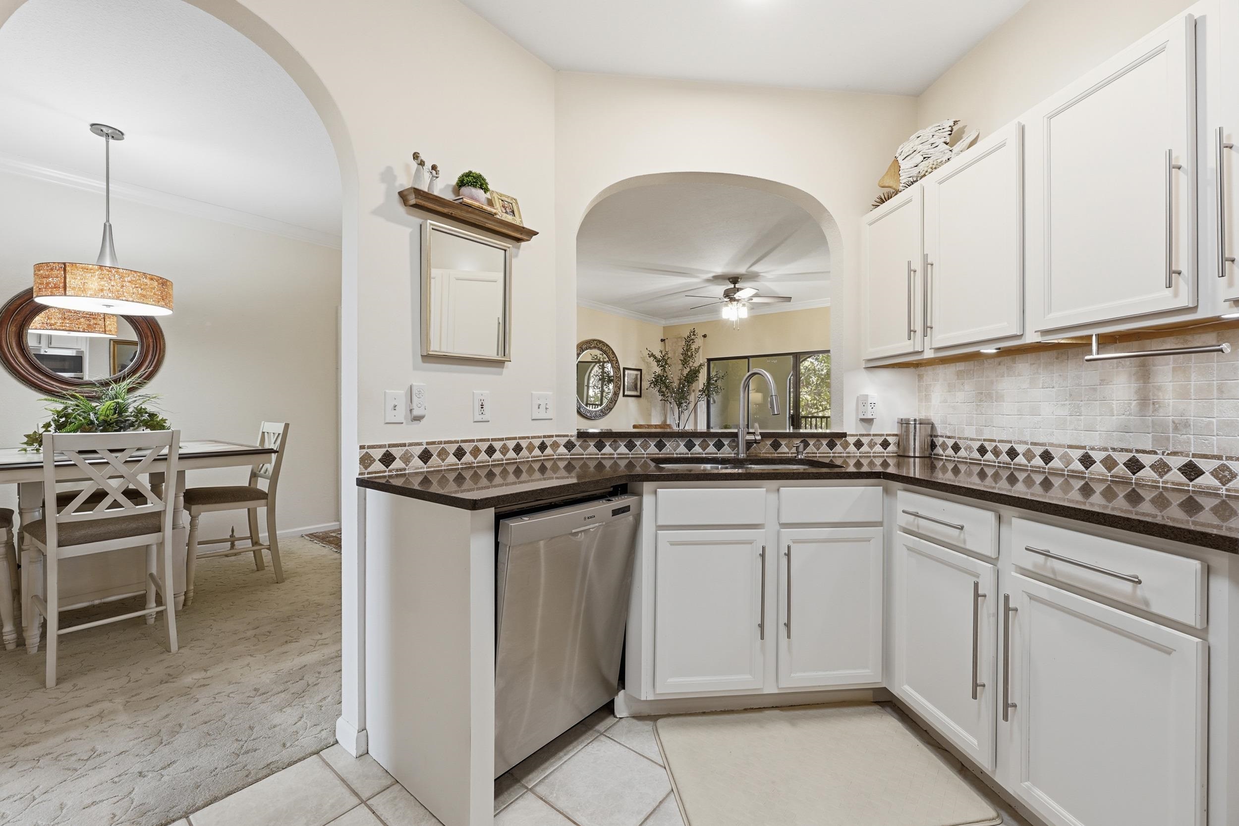 Image 7 of 76 For 1825 Vista Cove Rd