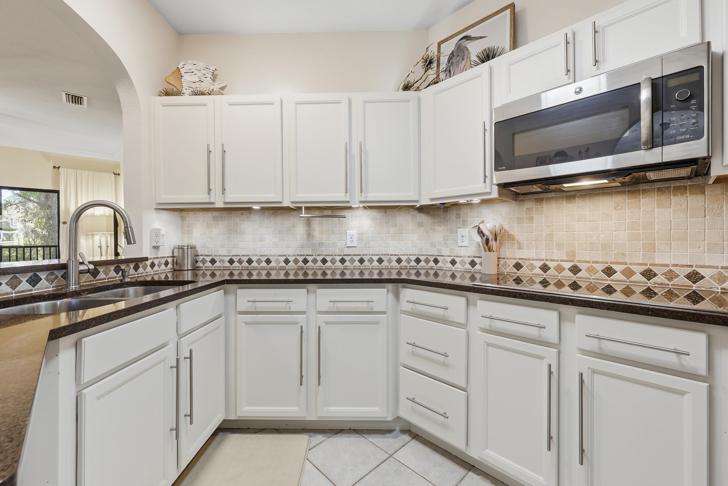 Image 9 of 76 For 1825 Vista Cove Rd