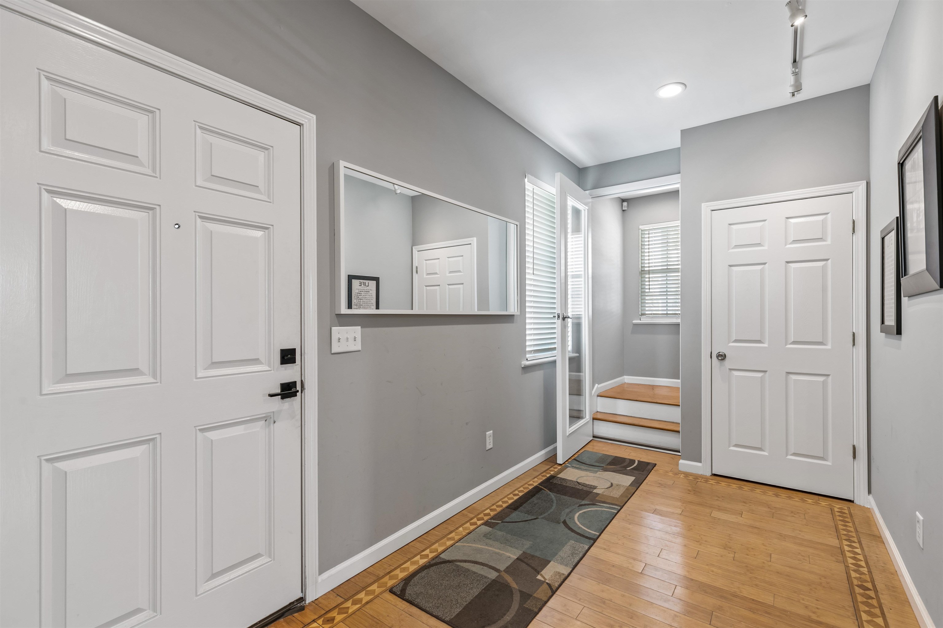 Image 14 of 35 For 28 Spring St.