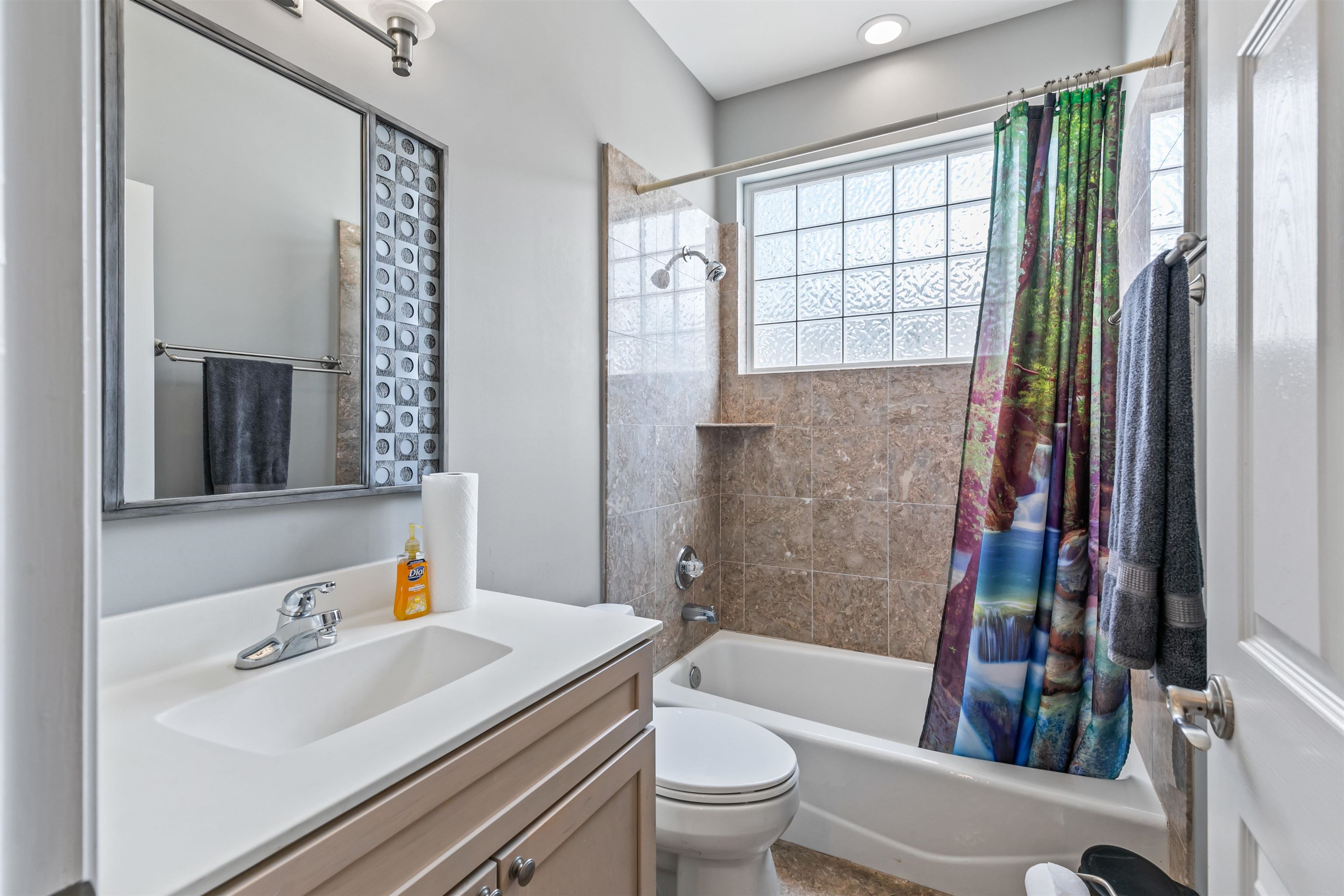 Image 21 of 35 For 28 Spring St.