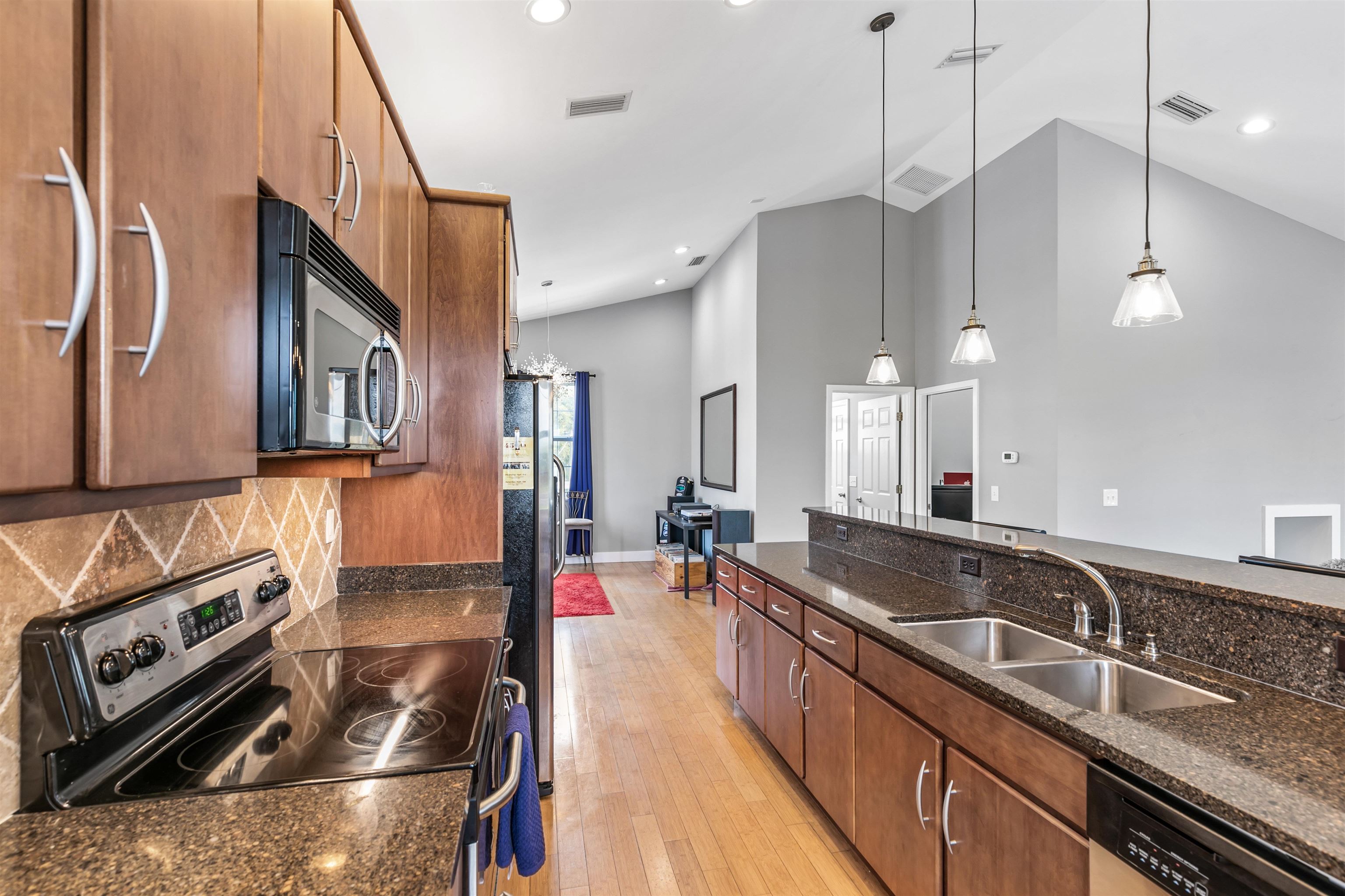 Image 32 of 35 For 28 Spring St.