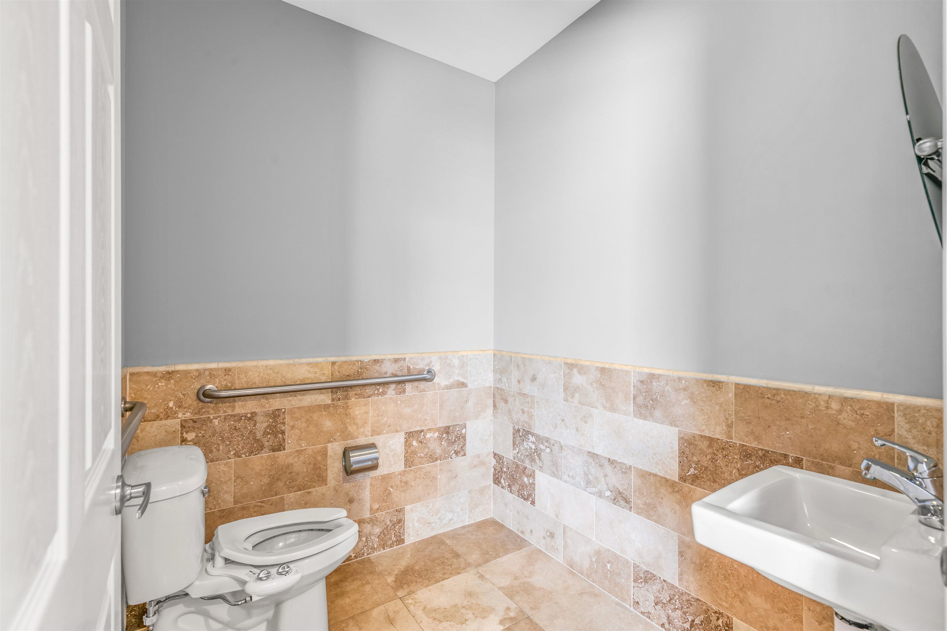 Image 16 of 33 For 171 Riberia St.