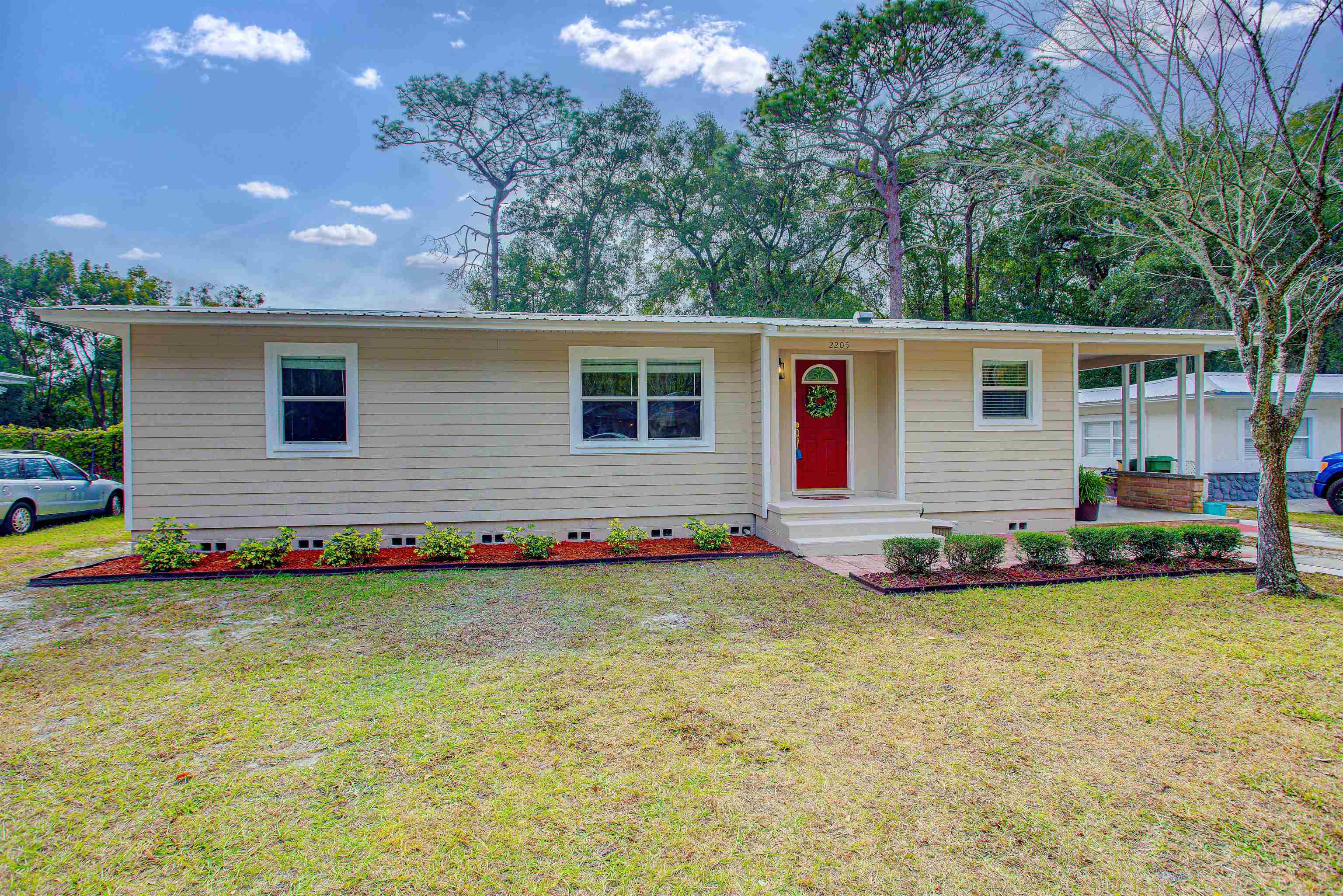 Image 16 of 70 For 2205 Gillis St