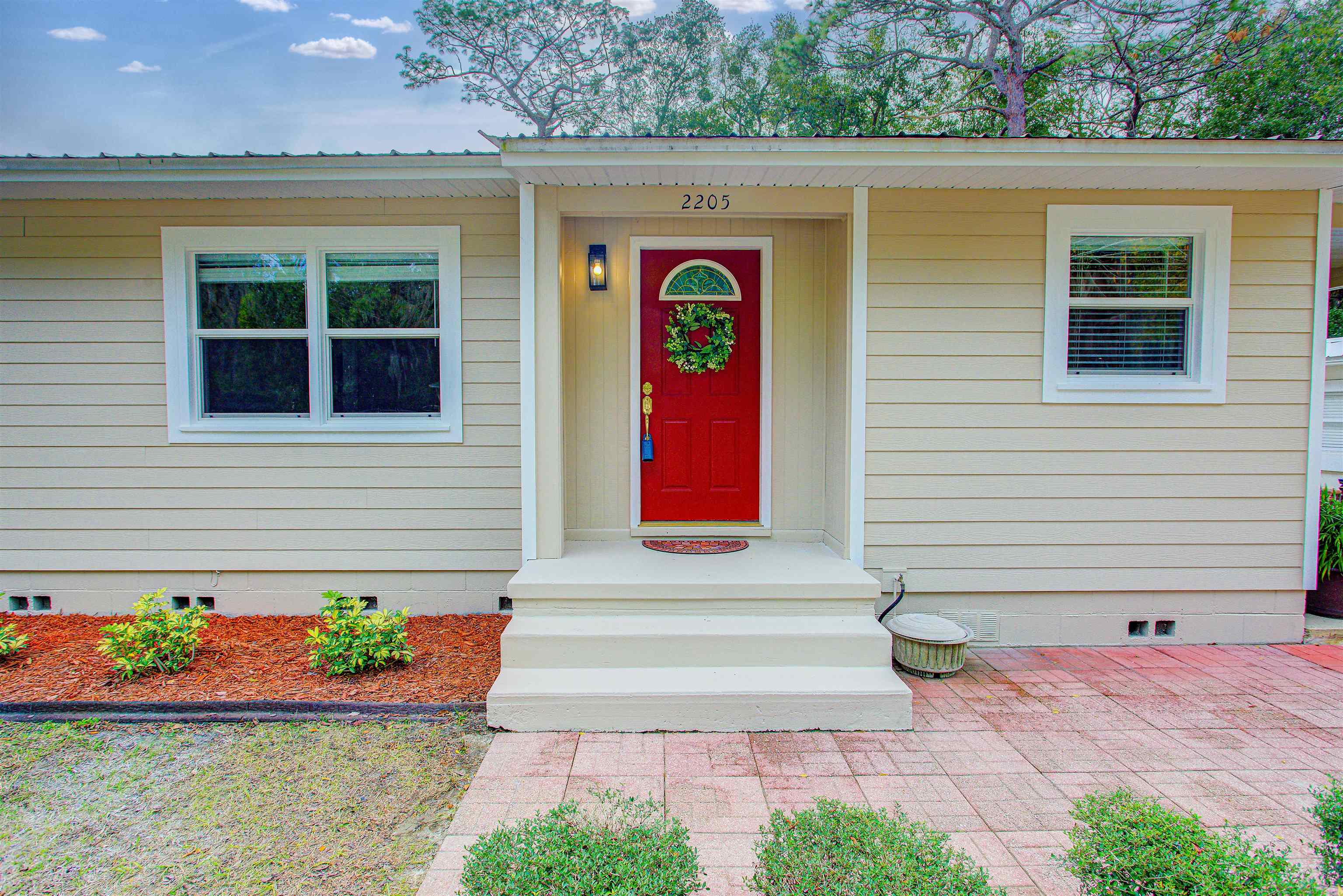 Image 18 of 70 For 2205 Gillis St