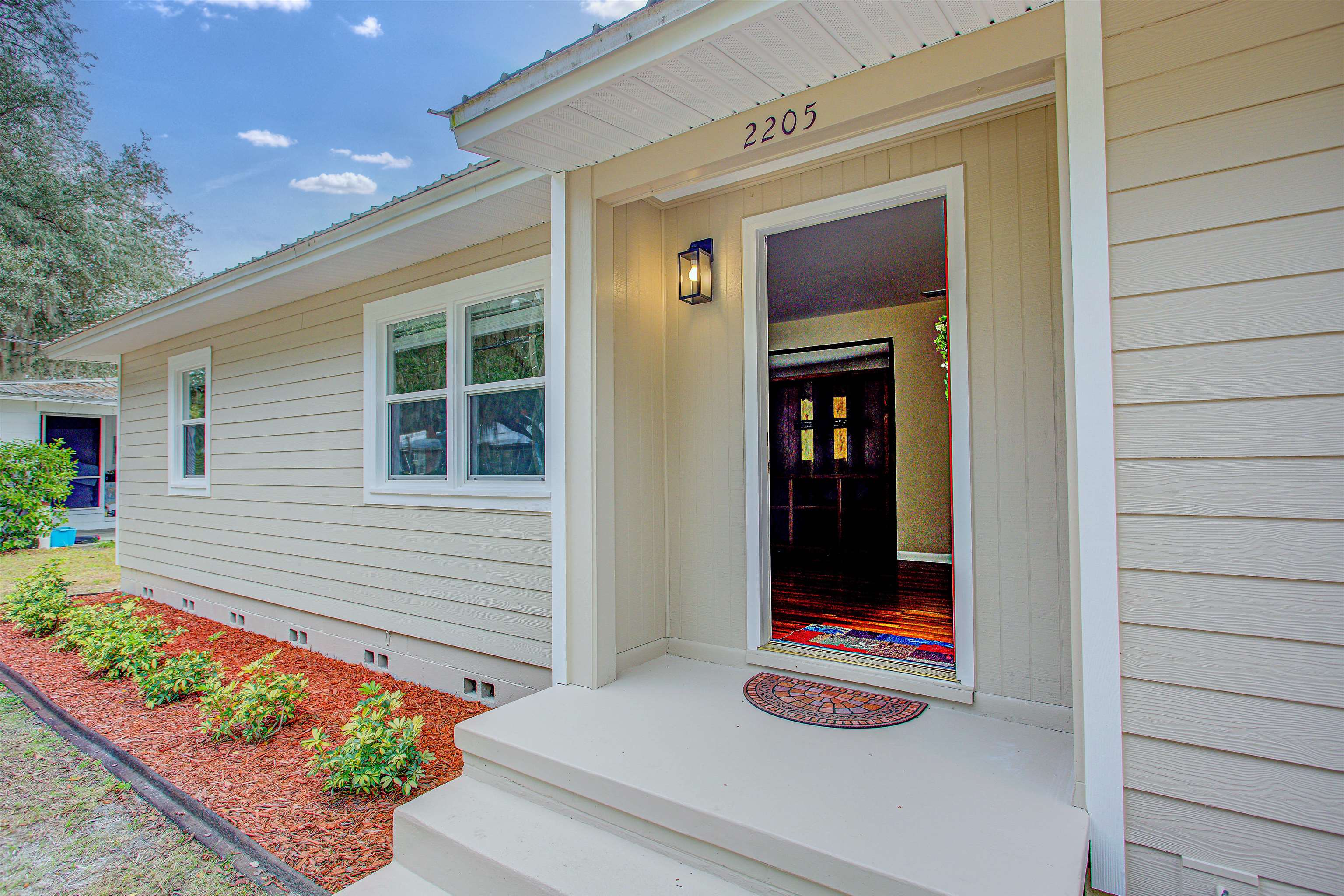 Image 19 of 70 For 2205 Gillis St