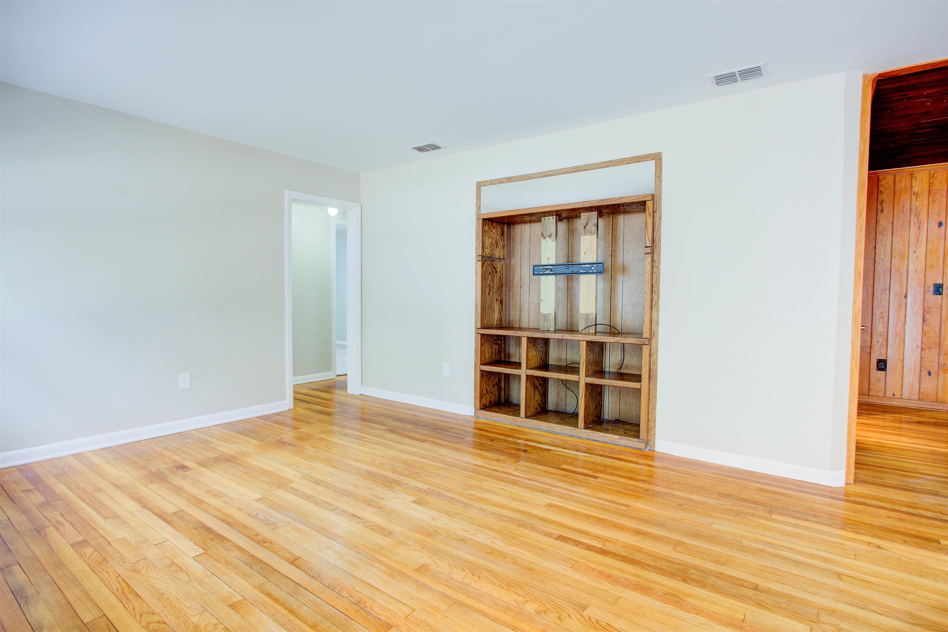 Image 21 of 70 For 2205 Gillis St